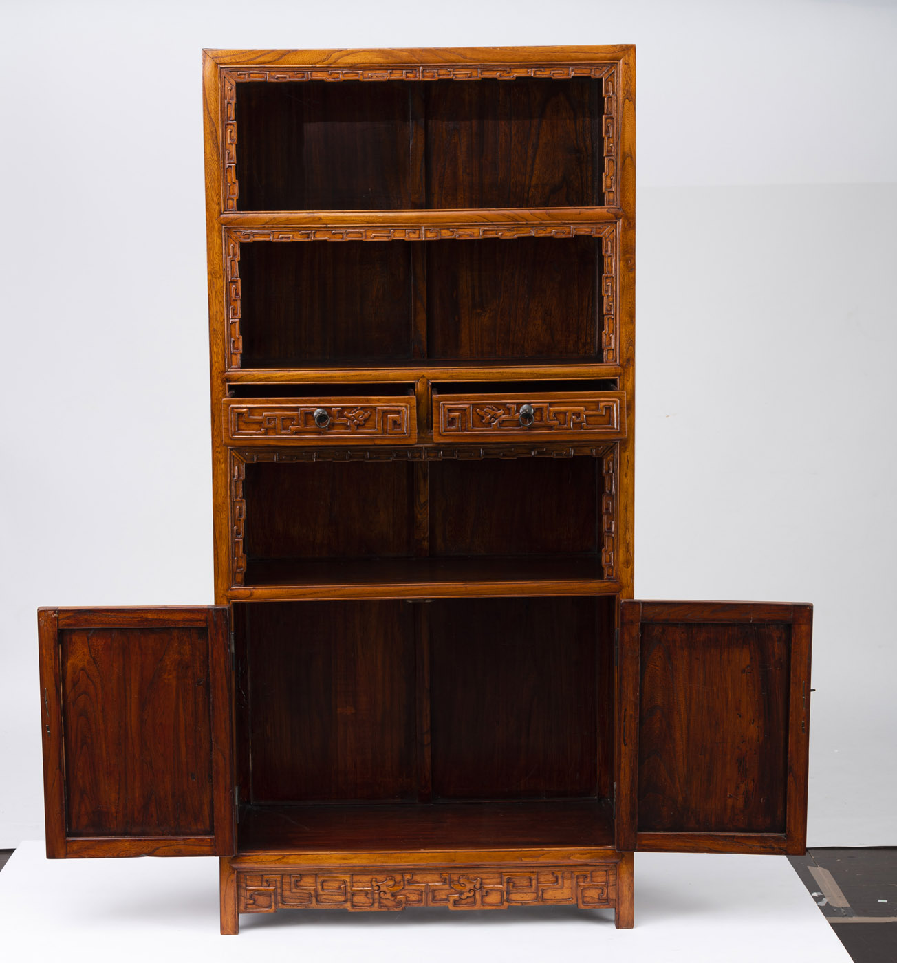 A WOODEN SHELF CABINET WITH TWO DRAWERS, CARVED WITH DRAGON DECORATION - Image 6 of 7