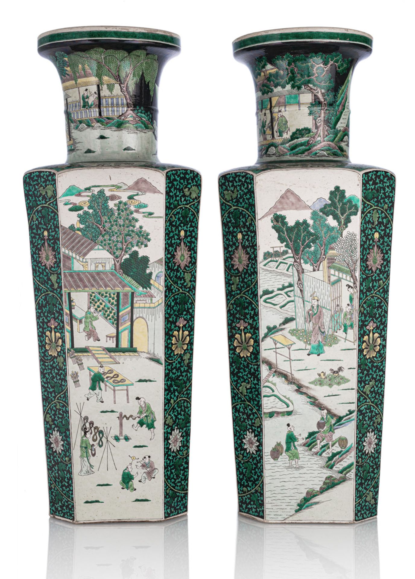 A PAIR OF LARGE OCTAGONAL 'FAMILLE NOIR' FIGURAL PORCELAIN VASES - Image 2 of 6