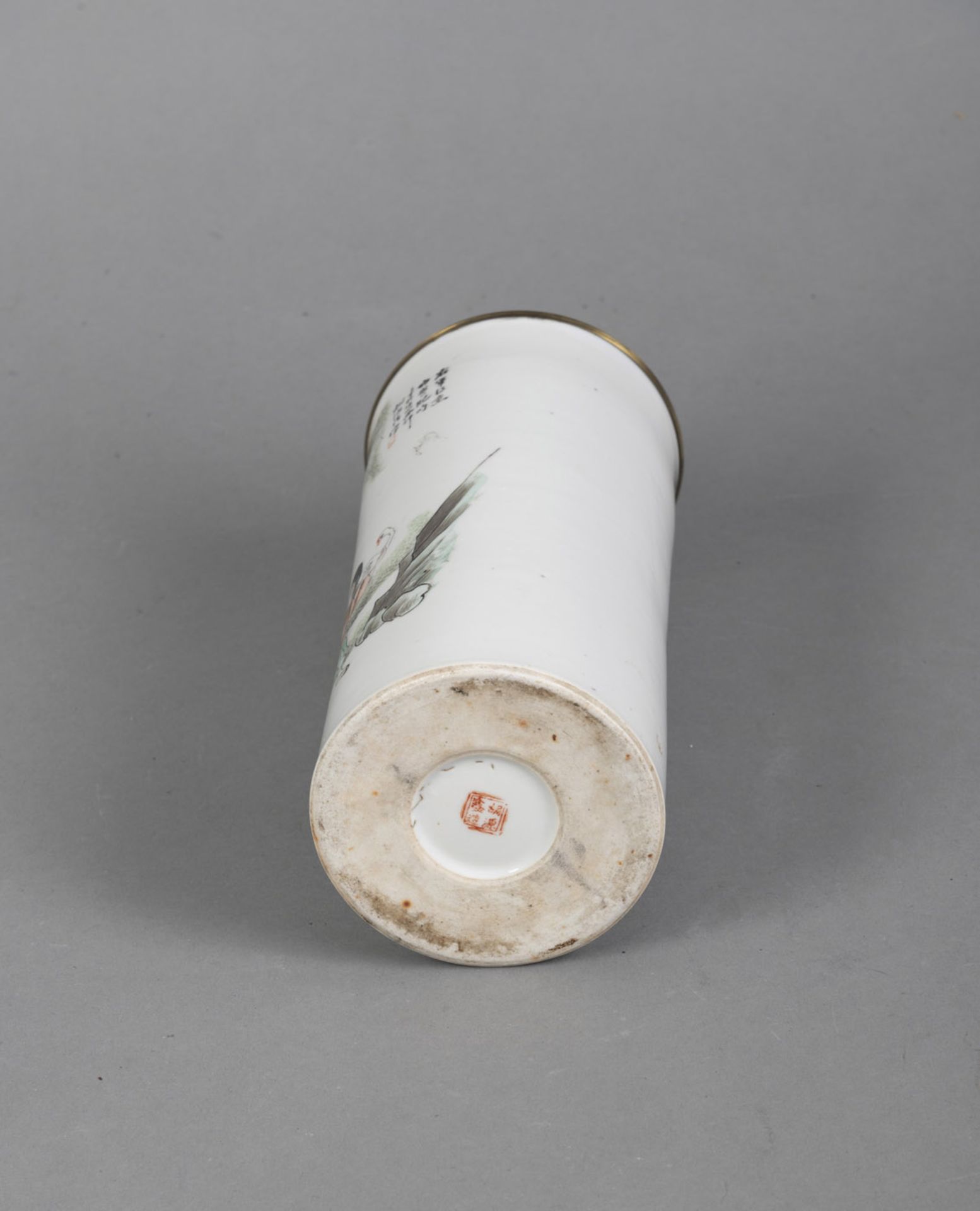 A CYLINDRICAL POLYCHROME PAINTED PORCELAIN HAT STAND DEPICTING 'WANG XIZHI AND HIS GOOSE' - Image 3 of 3