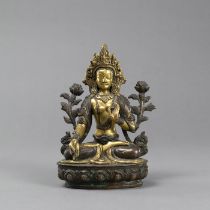 Stitzende Figur der Weißen Tara aus Kupferbronze, partiell vergoldet und graviert