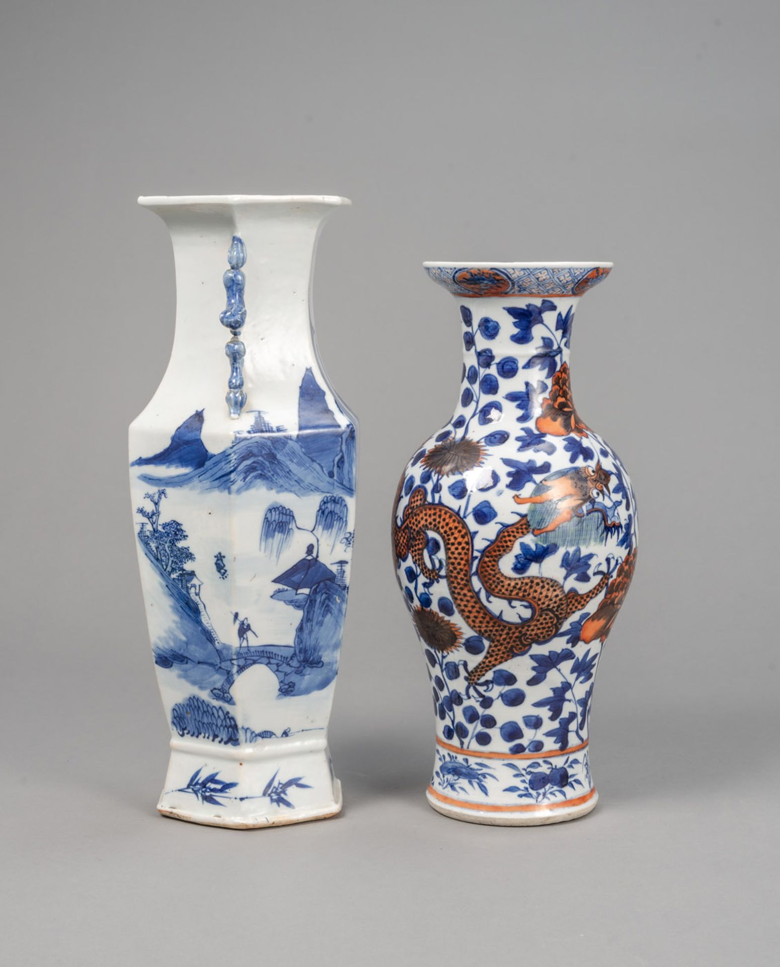 A HEXAGONAL BLUE AND WHITE LANDSCAPE PORCELAIN VASE AND A BLUE AND RED DRAGON VASE - Image 4 of 5