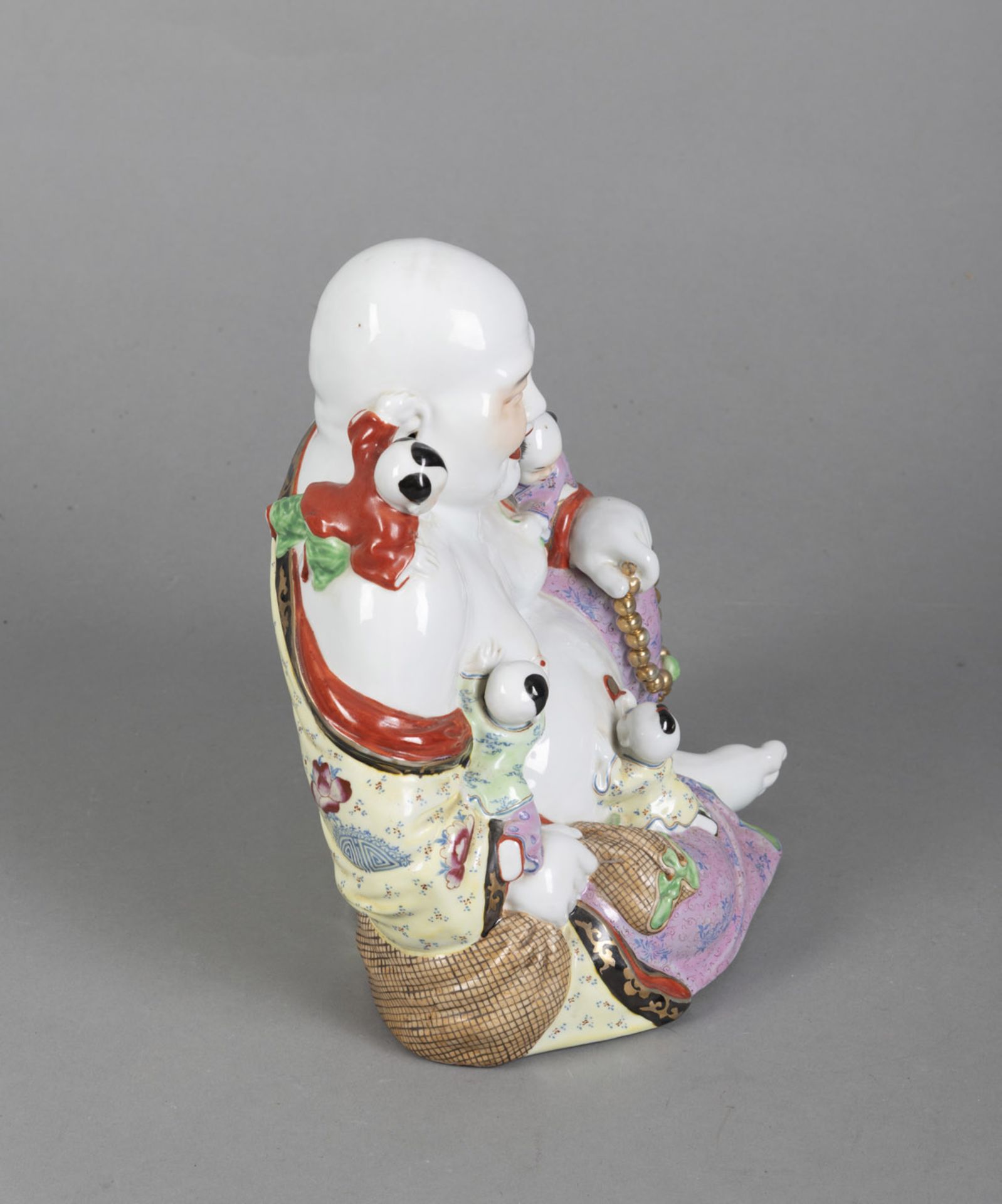 A 'FAMILLE ROSE' PORCELAIN FIGURE OF THE BUDAI WITH FIVE BOYS - Image 2 of 4