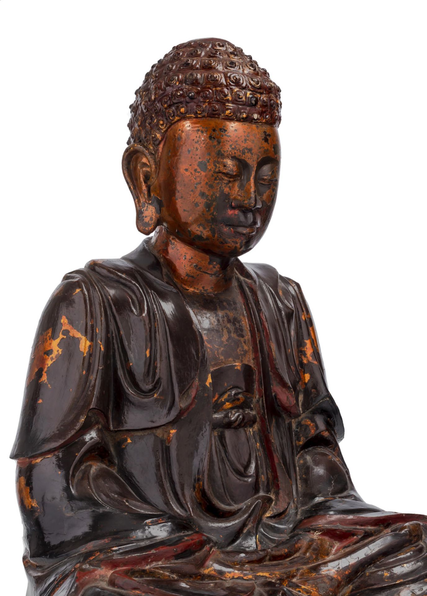 Skulptur des Buddha Shakyamuni aus Holz mit goldfarbener und roter Lackfassung - Bild 2 aus 2