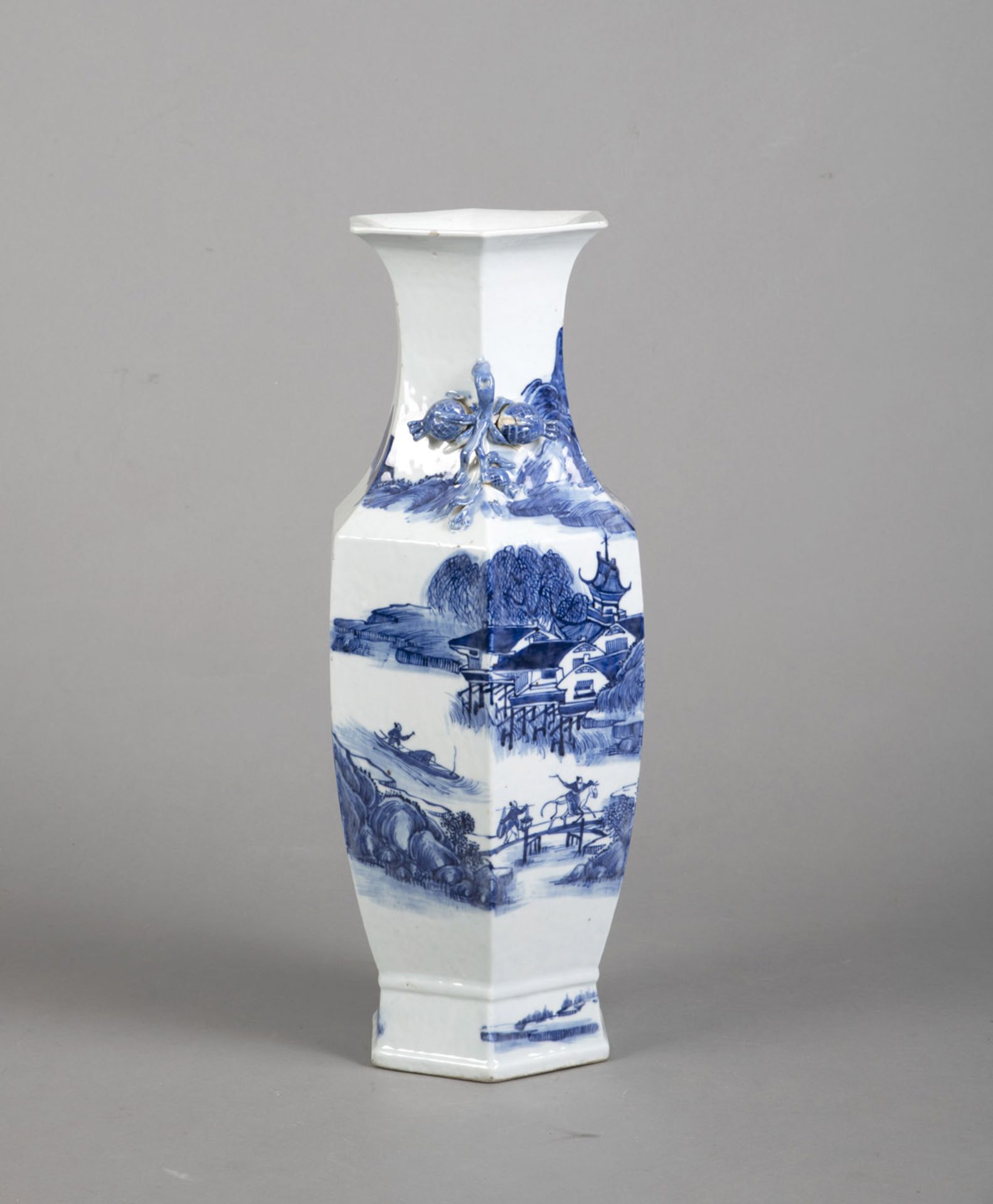 A HEXAGONAL BLUE AND WHITE LANDSCAPE PORCELAIN VASE WITH PEACH HANDLES - Image 2 of 4