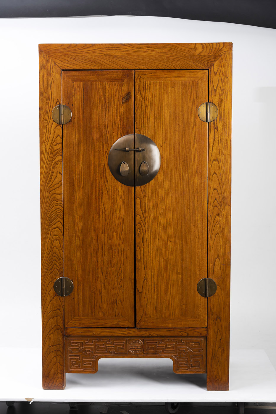 A PAIR OF WOODEN CABINETS WITH BRONZE FITTINGS, THE LOWER APRONS CARVED WIITH 'SHOU' CHARACTERS AND - Image 4 of 15