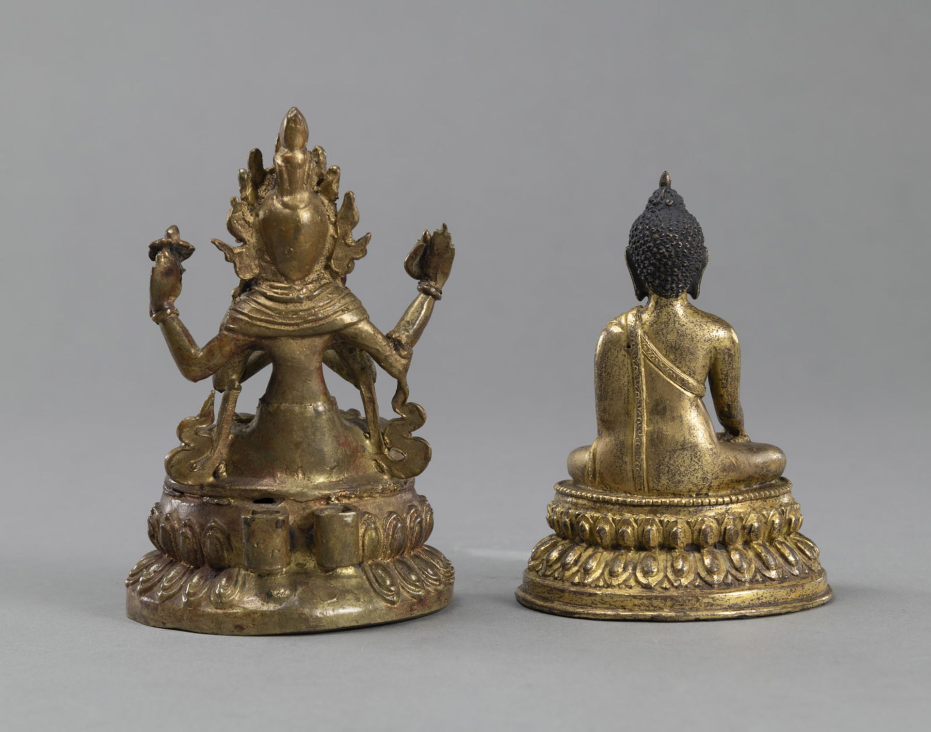 A GILT BRONZE SEATED BUDDHA SHAKYAMUNI AND A LACQUERED AND GILT BRONZE FIGURE OF FOUR-ARMED AVALOKI - Image 3 of 4