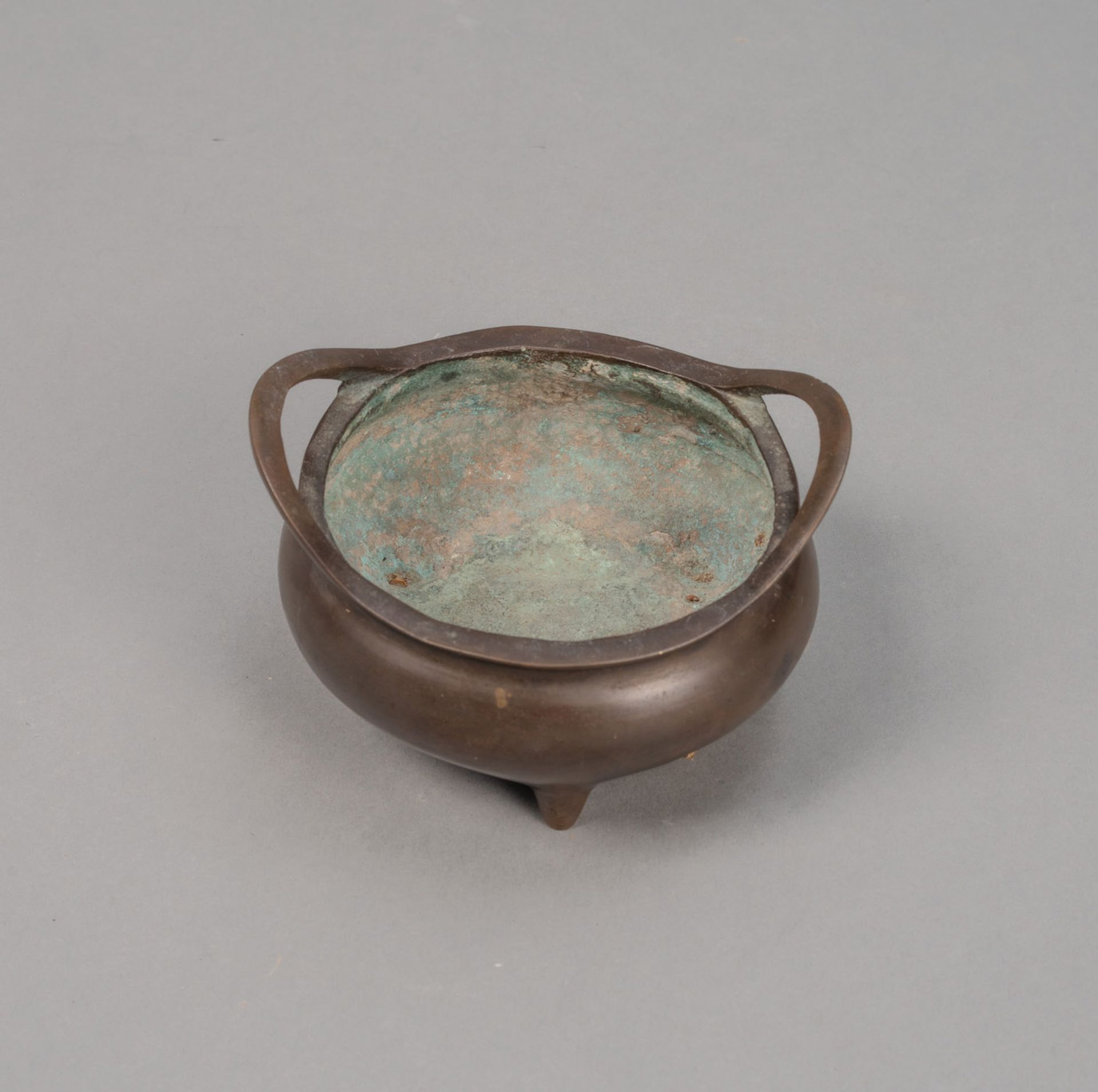 A TRIPOD BRONZE CENSER - Image 2 of 3