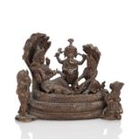 Bronzegruppe mit Darstellungen von fünf Göttern u.a. Ganesha, Krishna und Hanuman