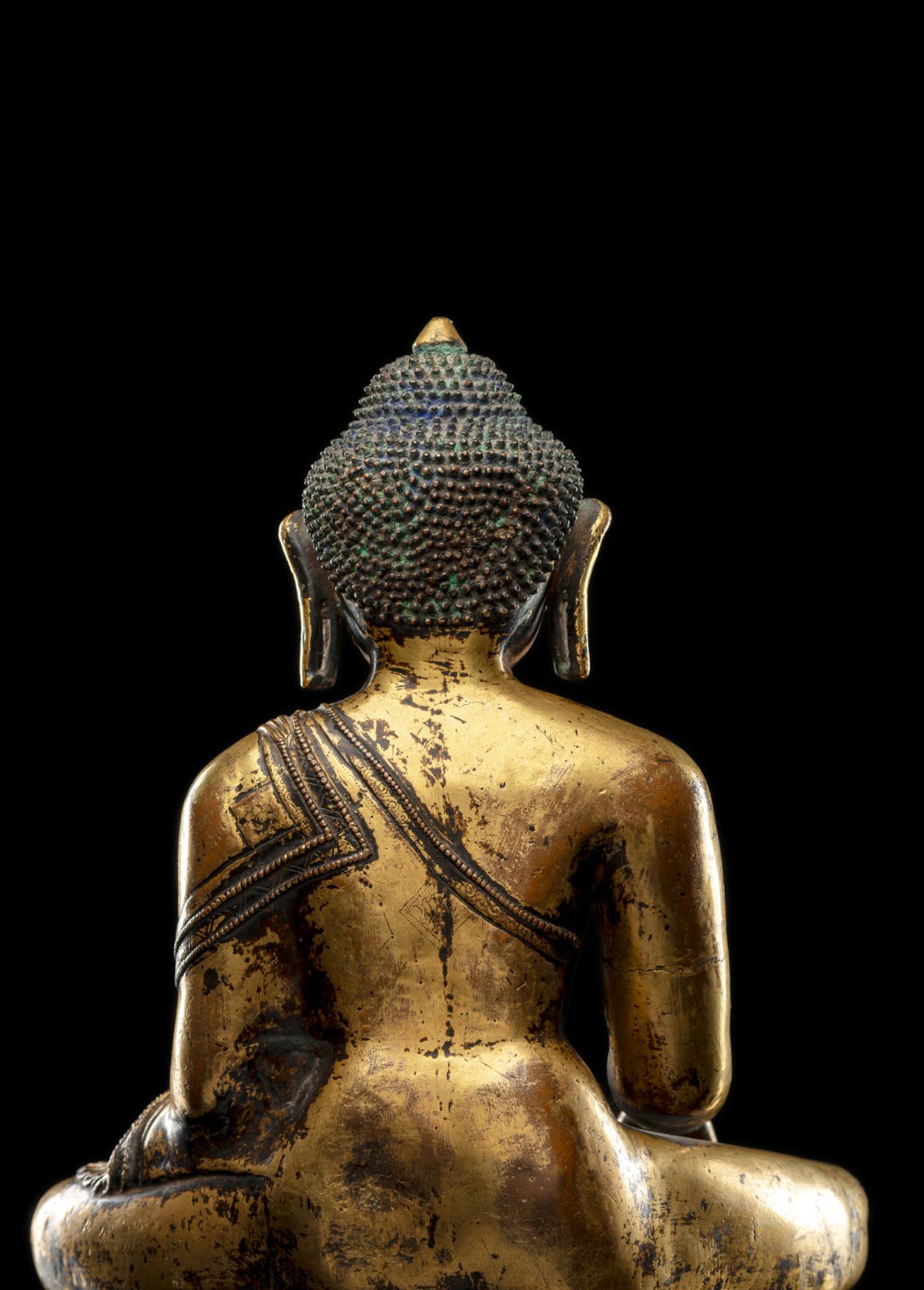 AN IMPORTANT GILT-BRONZE FIGURE OF BUDDHA SHAKYAMUNI - Image 5 of 6