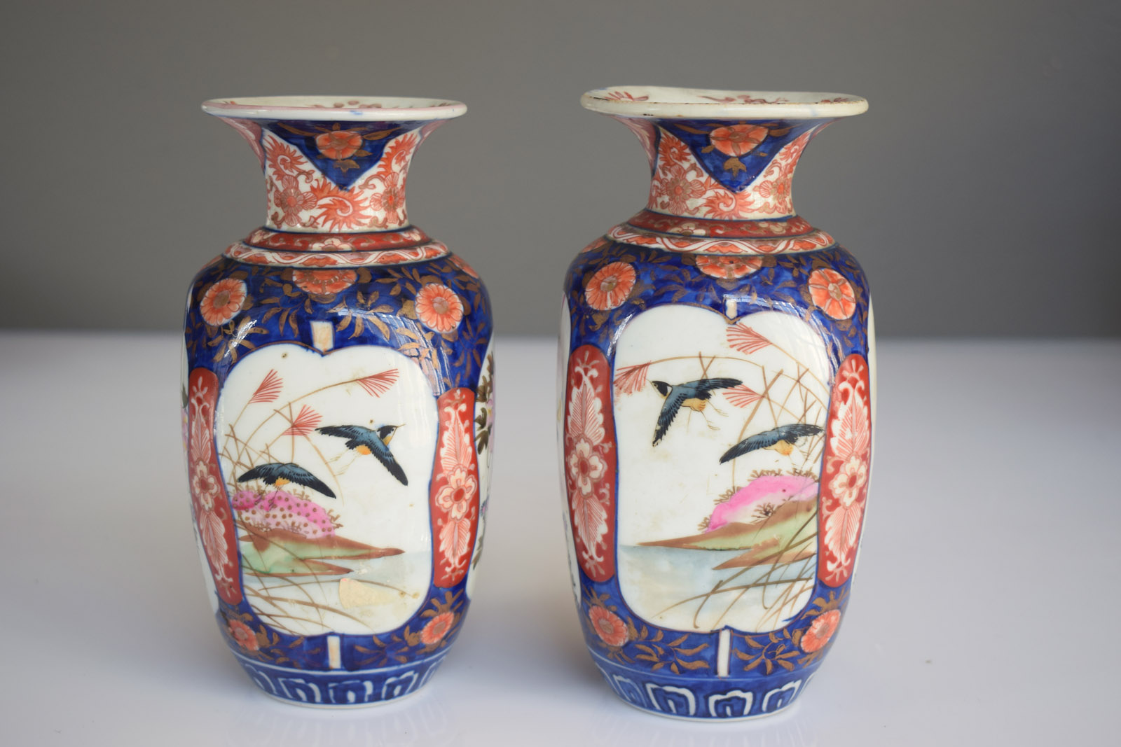 A PAIR OF FLORAL IMARI PORCELAIN VASES, - Image 4 of 7