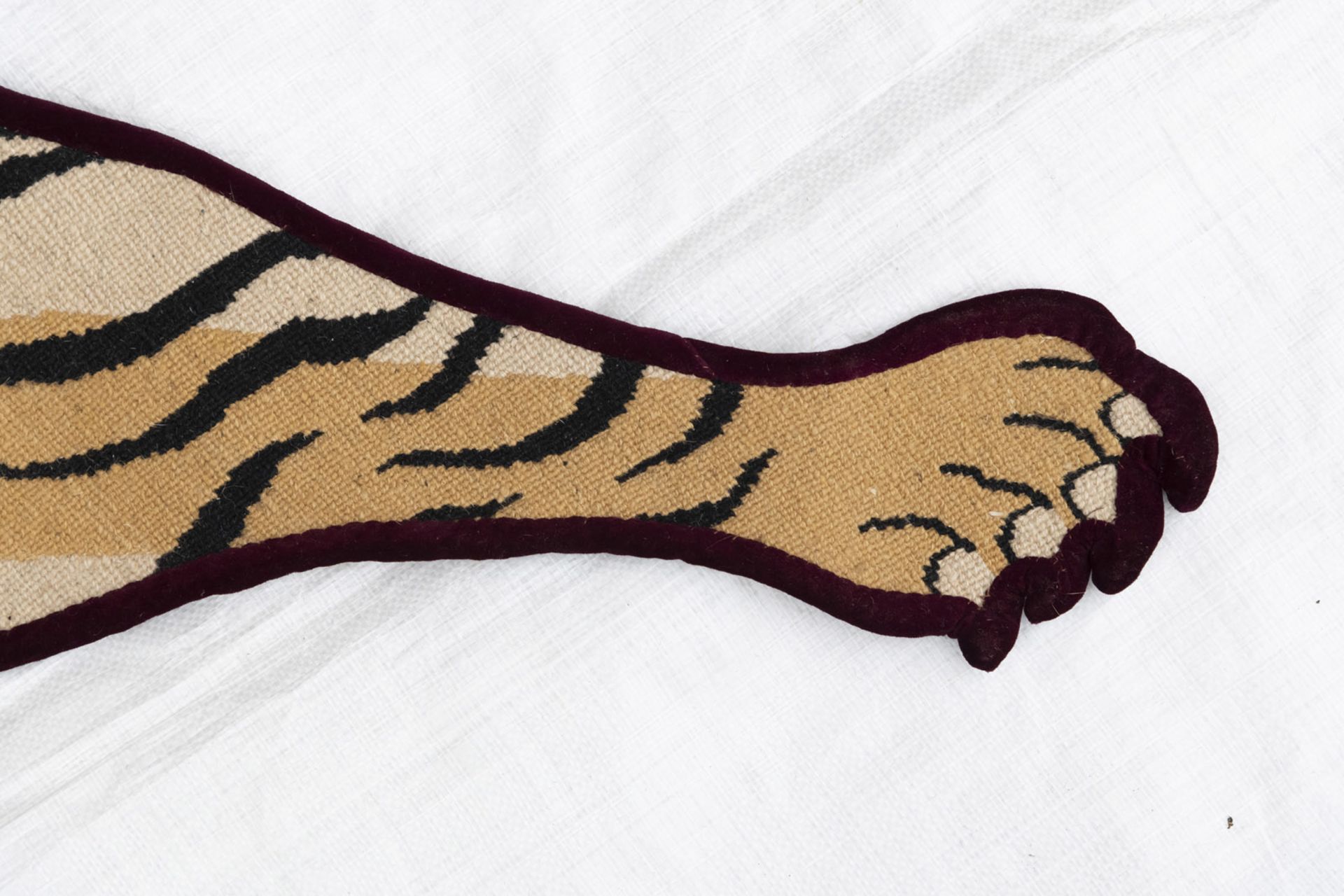 A WOOL RUG KNOTTED IN THE SHAPE OF A TIGER PELT - Image 3 of 6