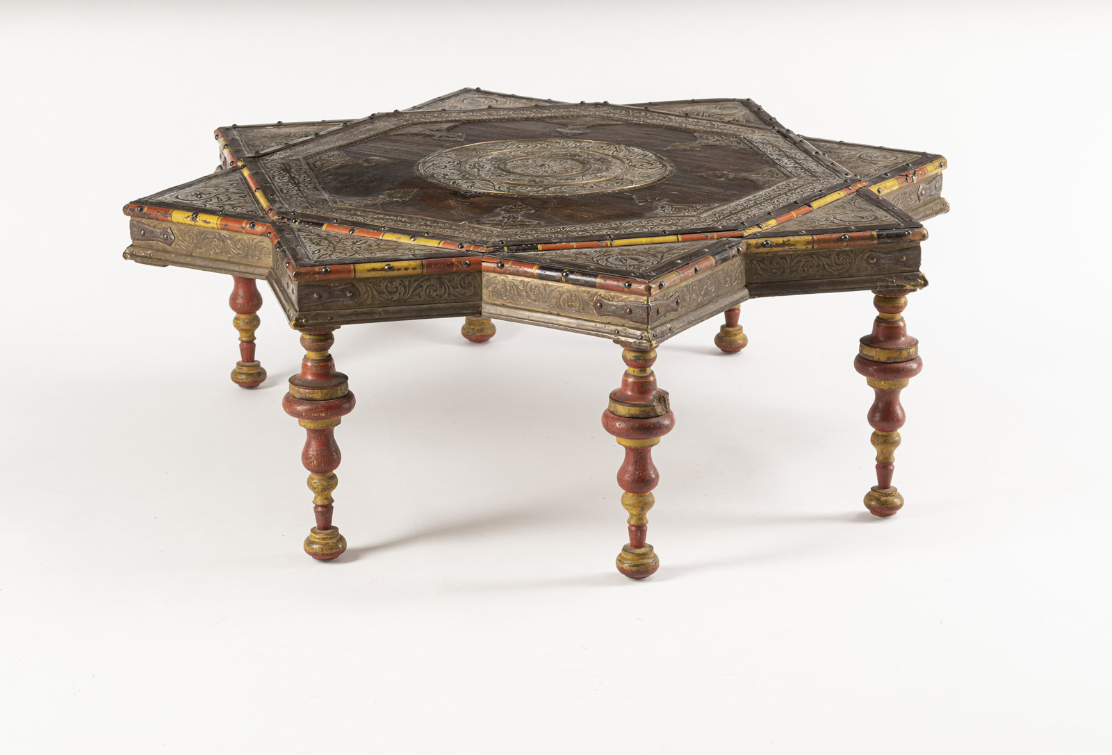 A STAR-SHAPED METAL EMBELLISHED WOOD TABLE - Image 3 of 8