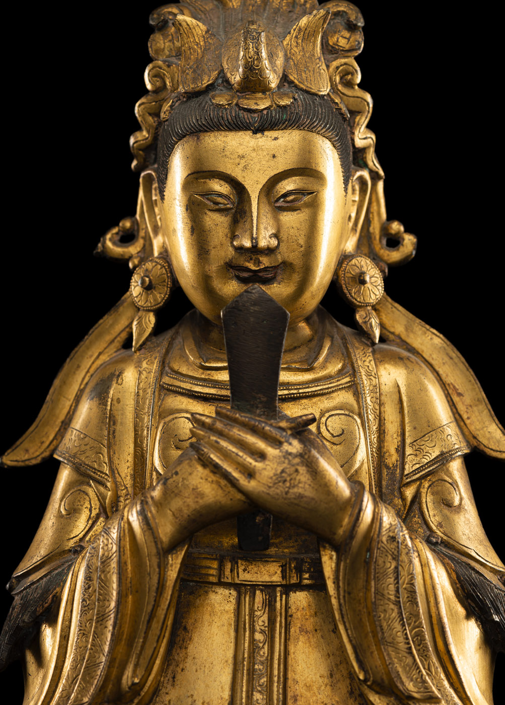 A GILT-BRONZE FIGURE OF THE DAOIST ‘GODDESS OF THE MORNING CLOUDS’, BIXIA YUANJUN - Image 6 of 8