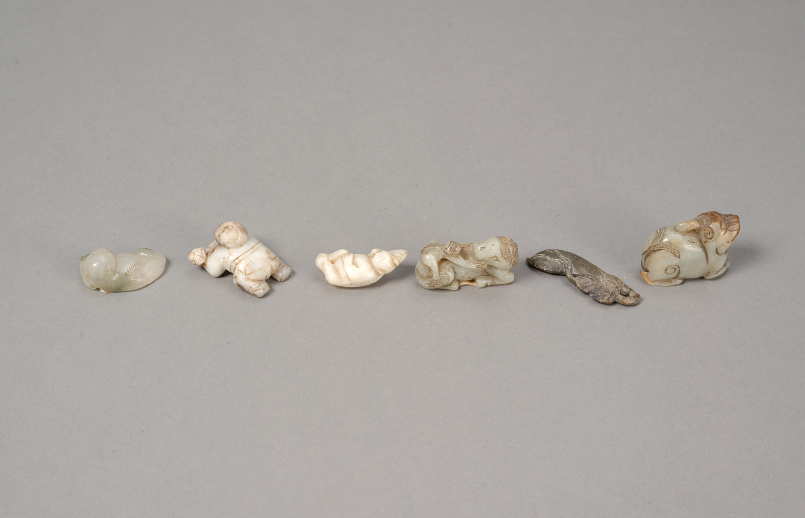 SIX SMALL JADE AND STONE CARVINGS IN THE SHAPE OF HORSE, MONKEY, CATS, BOY AND PEA POD - Image 2 of 3