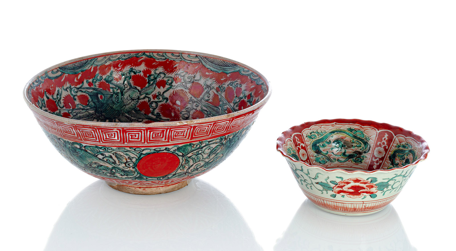 TWO RED AND GREEN SWATOW PORCELAIN BOWLS