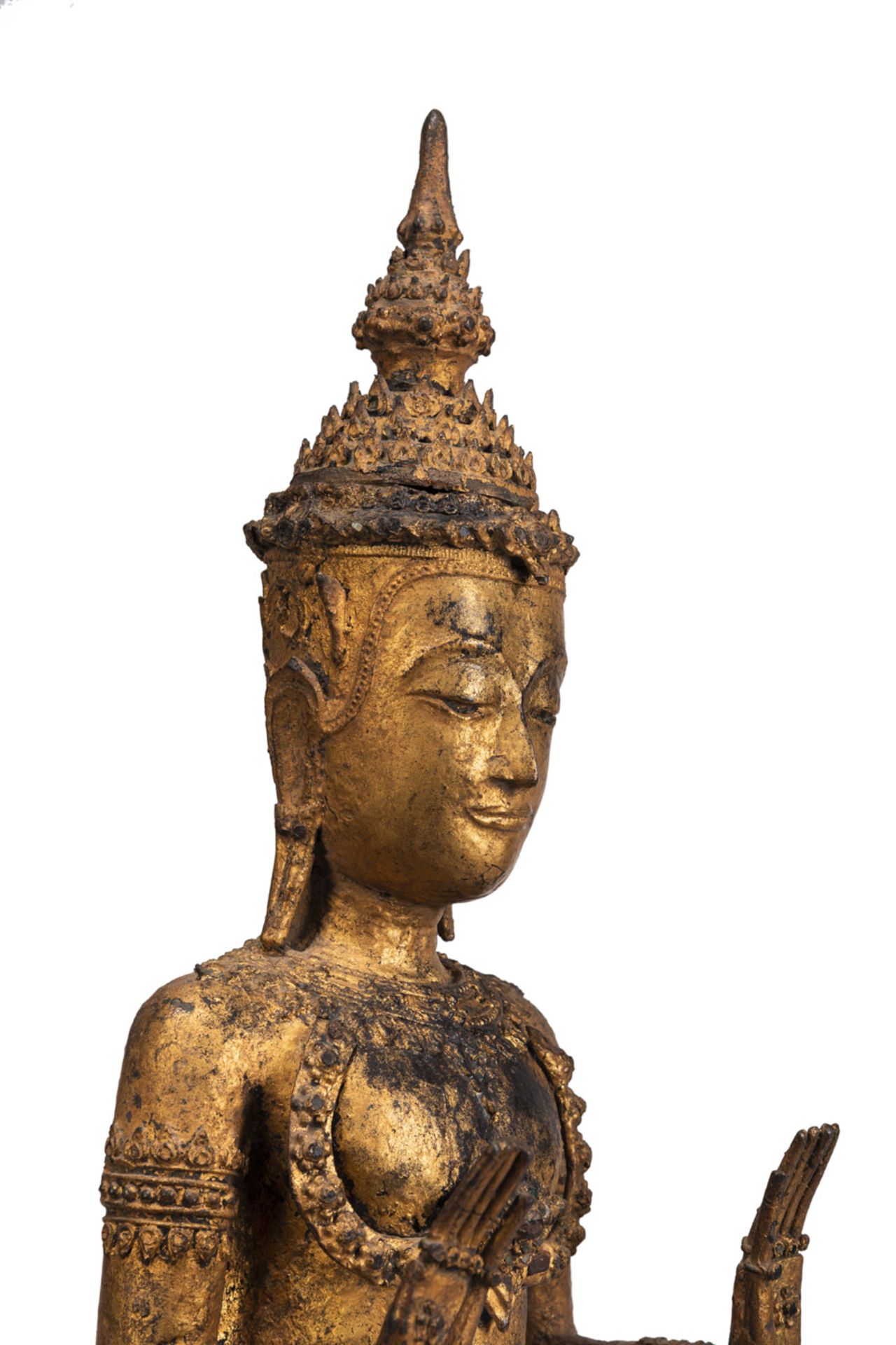 A GILT- AND BLACK LACQUERED BRONZE FIGURE OF THE BUDDHA PAREE - Image 5 of 5