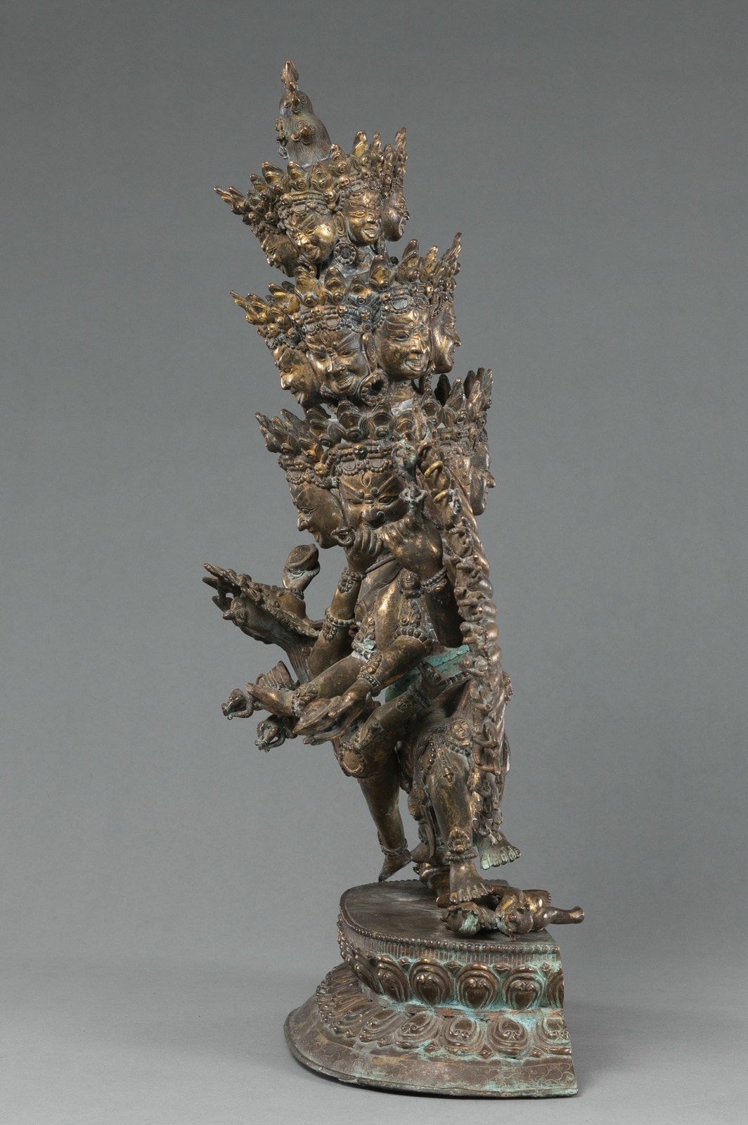 A LARGE BRONZE FIGURE OF HEVAJRA IN YAB-YUM WITH HIS CONSORT - Image 7 of 10