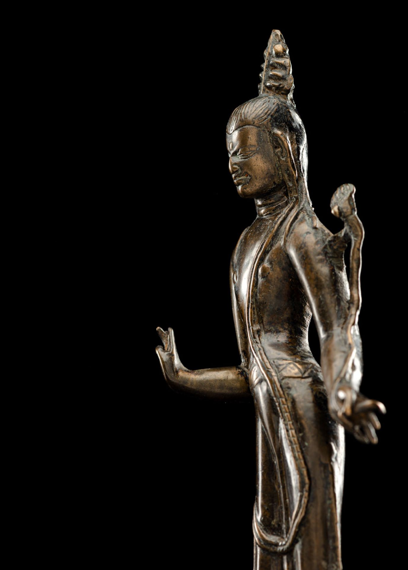 A RARE AND EARLY BRONZE FIGURE OF PADMAPANI - Image 7 of 7