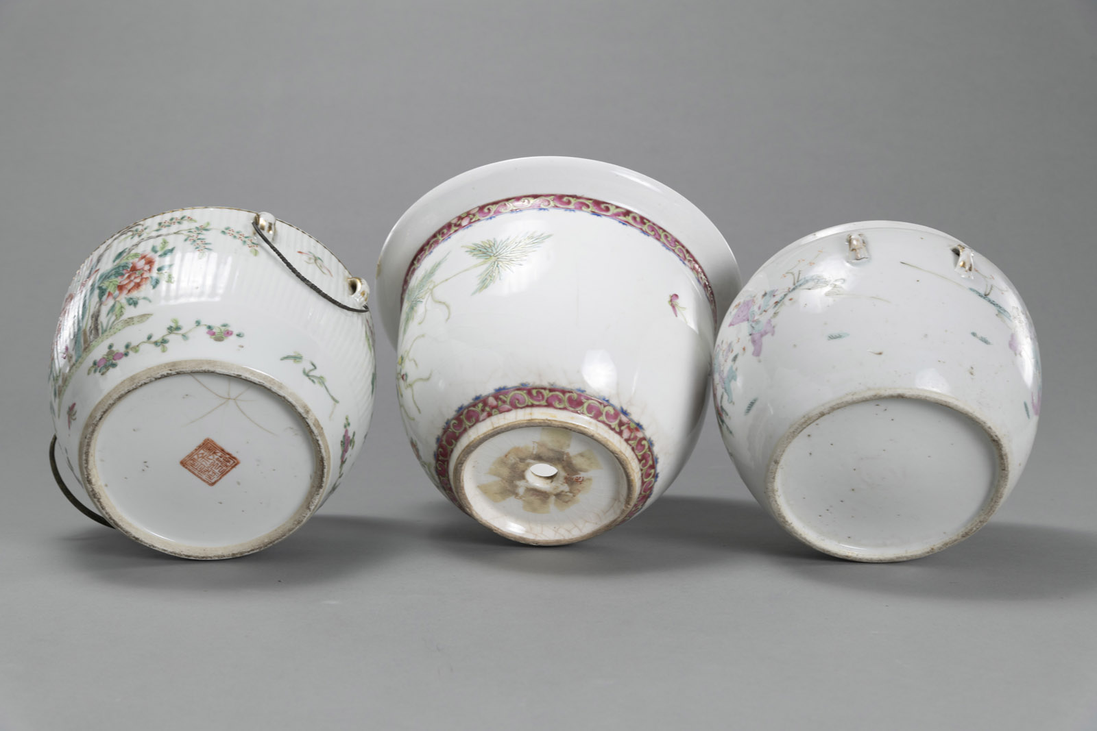 SIX 'FAMILLE ROSE' PORCELAIN JARS (ONE WITH COVER) WITH FIGURAL AND FLORAL DECORATION - Image 4 of 5