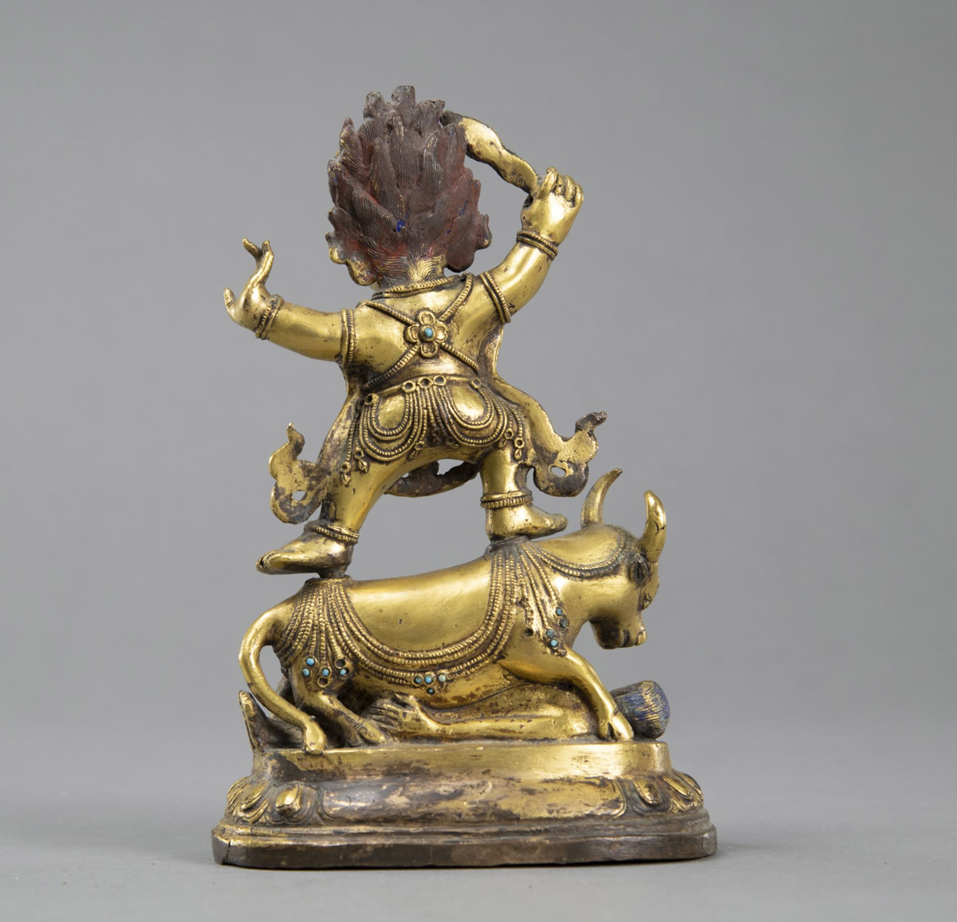 A GILT BRONZE YAMA ON A BULL, PARTIALLY PAINTED AND STONE INLAID - Image 3 of 4