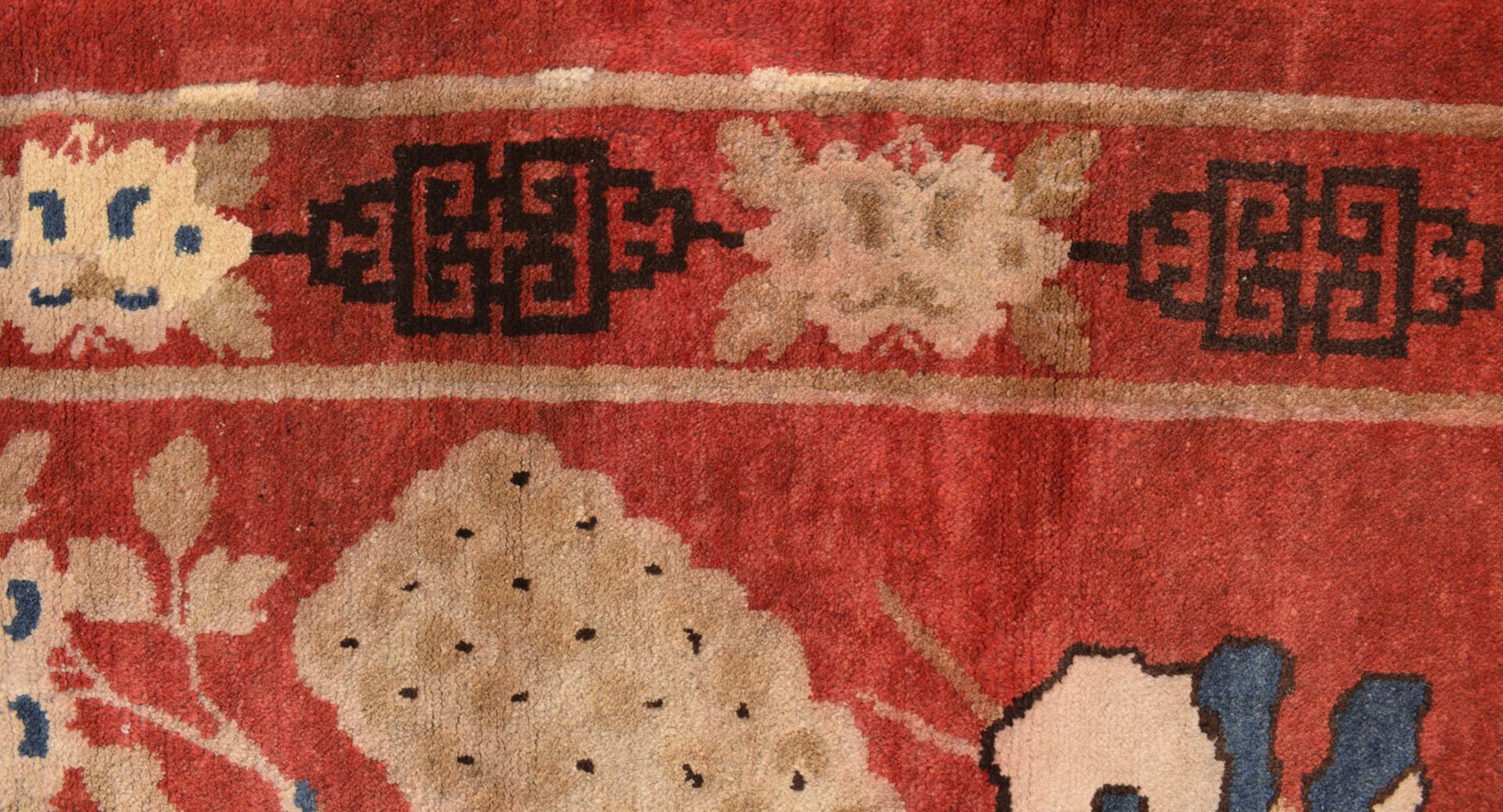 A PAOTOU PICTORIAL RUG - Image 4 of 8