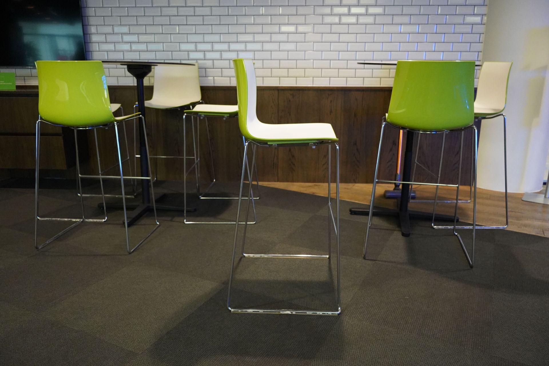 Arper Catifa 46 Green and White Bar Chair X12 - Image 3 of 3