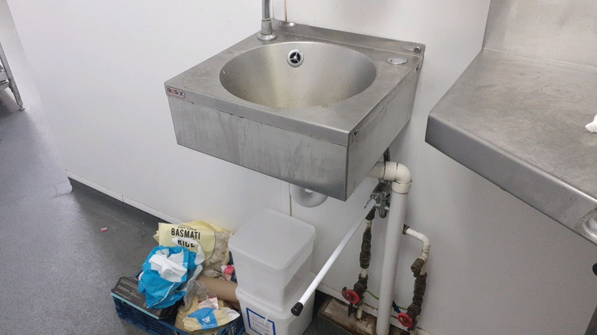 Hand wash sink - Image 2 of 2