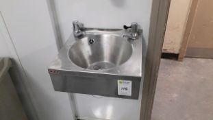 Hand wash sink