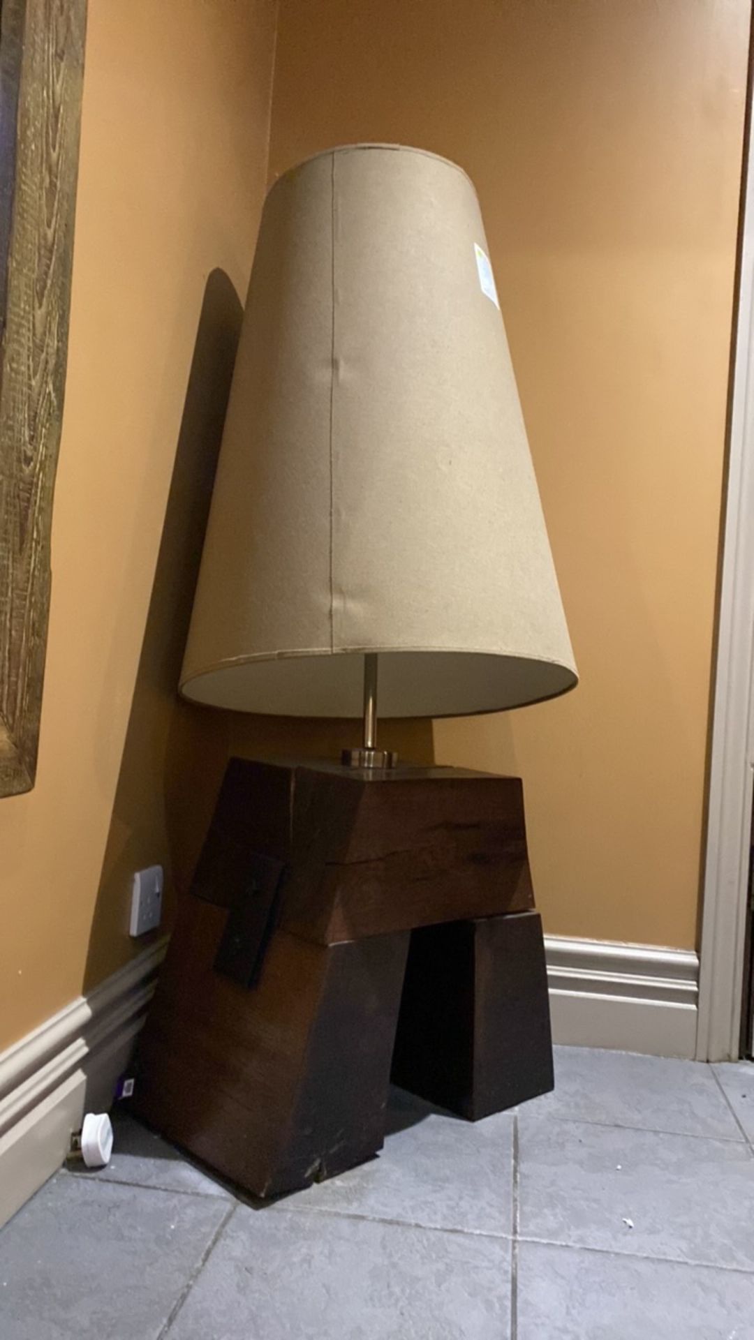 Freestanding large lamp - Image 3 of 3