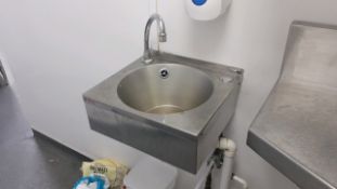 Hand wash sink