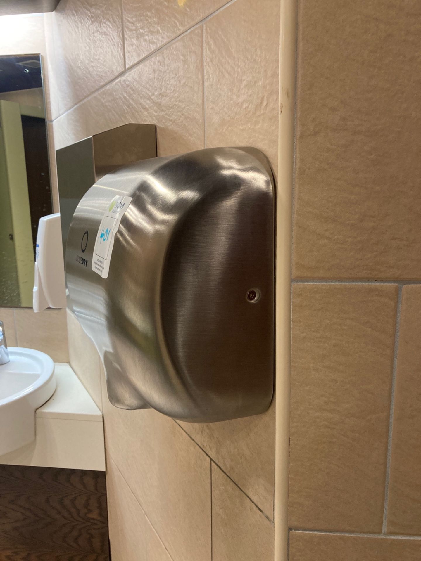 Hand dryer - Image 2 of 4