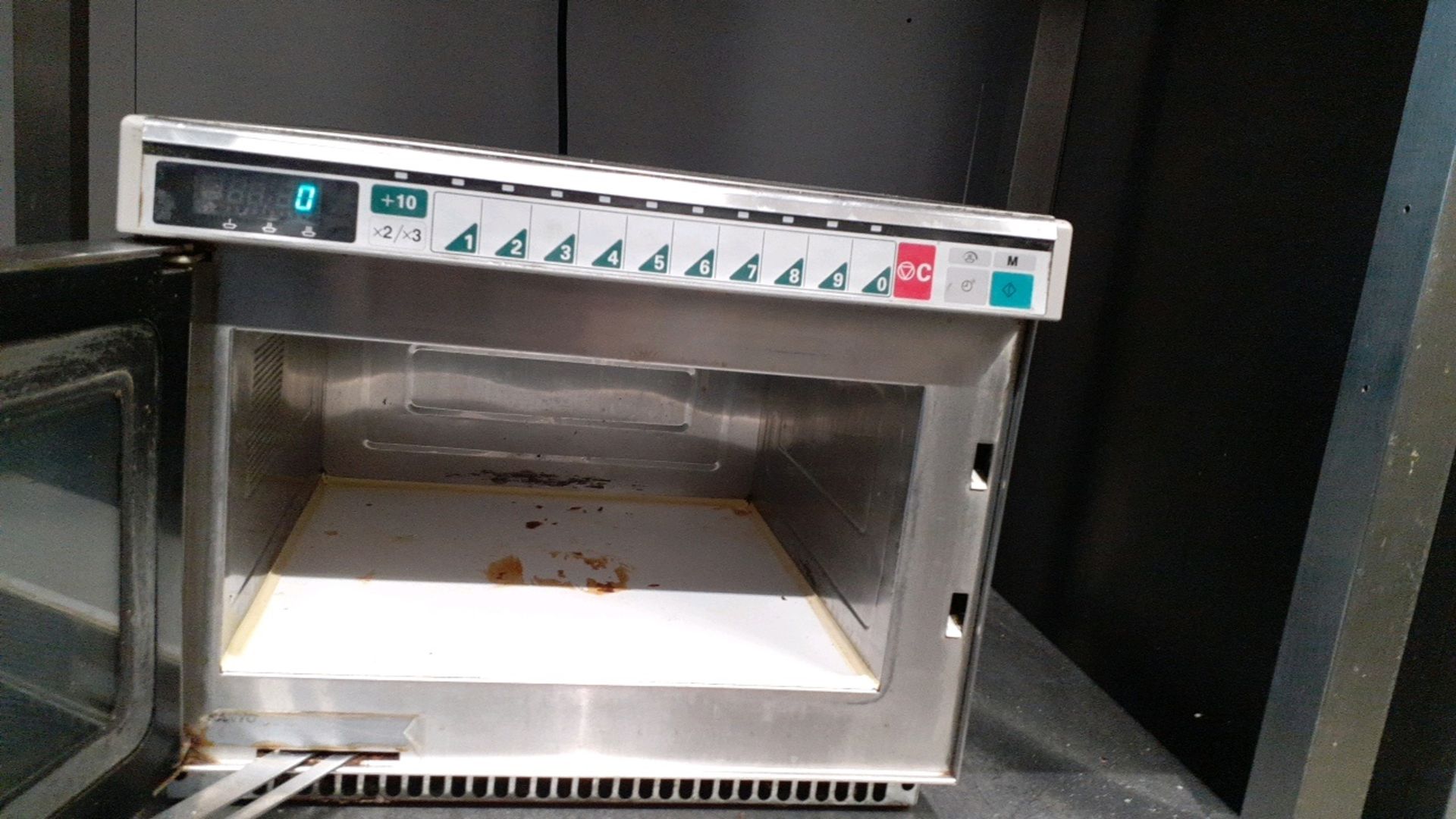 Microwave oven - Image 2 of 2