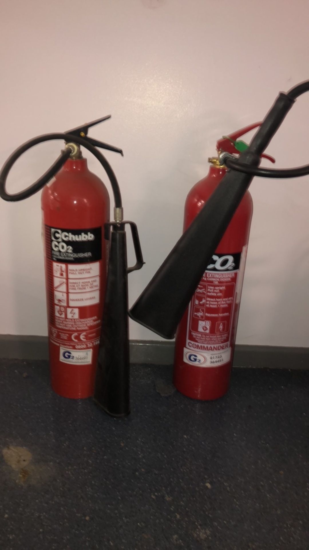 Fire extinguisher CO2 - Image 2 of 4