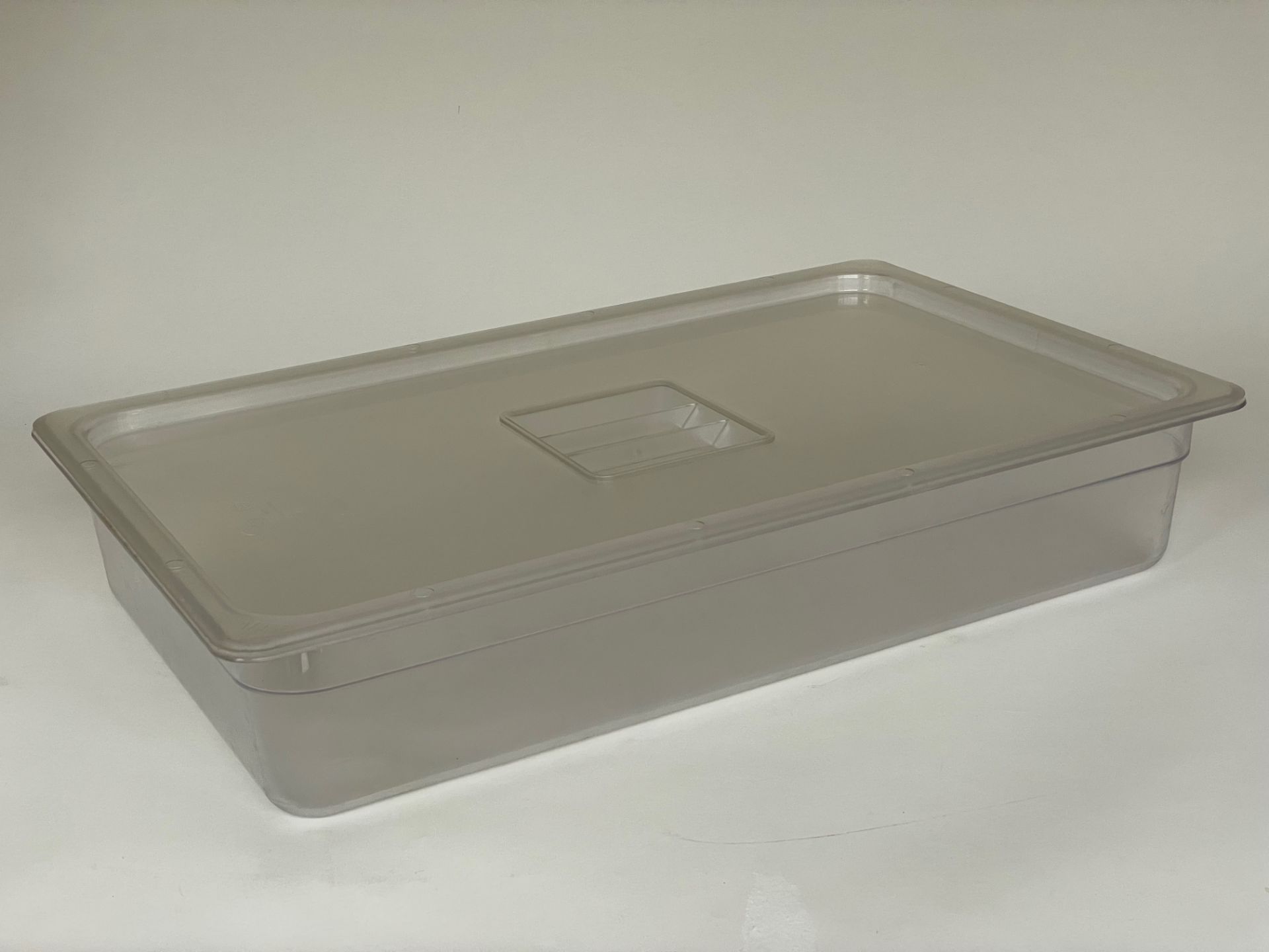 Vogue Polycarbonate 1/1 Gastronorm Container - Image 3 of 4