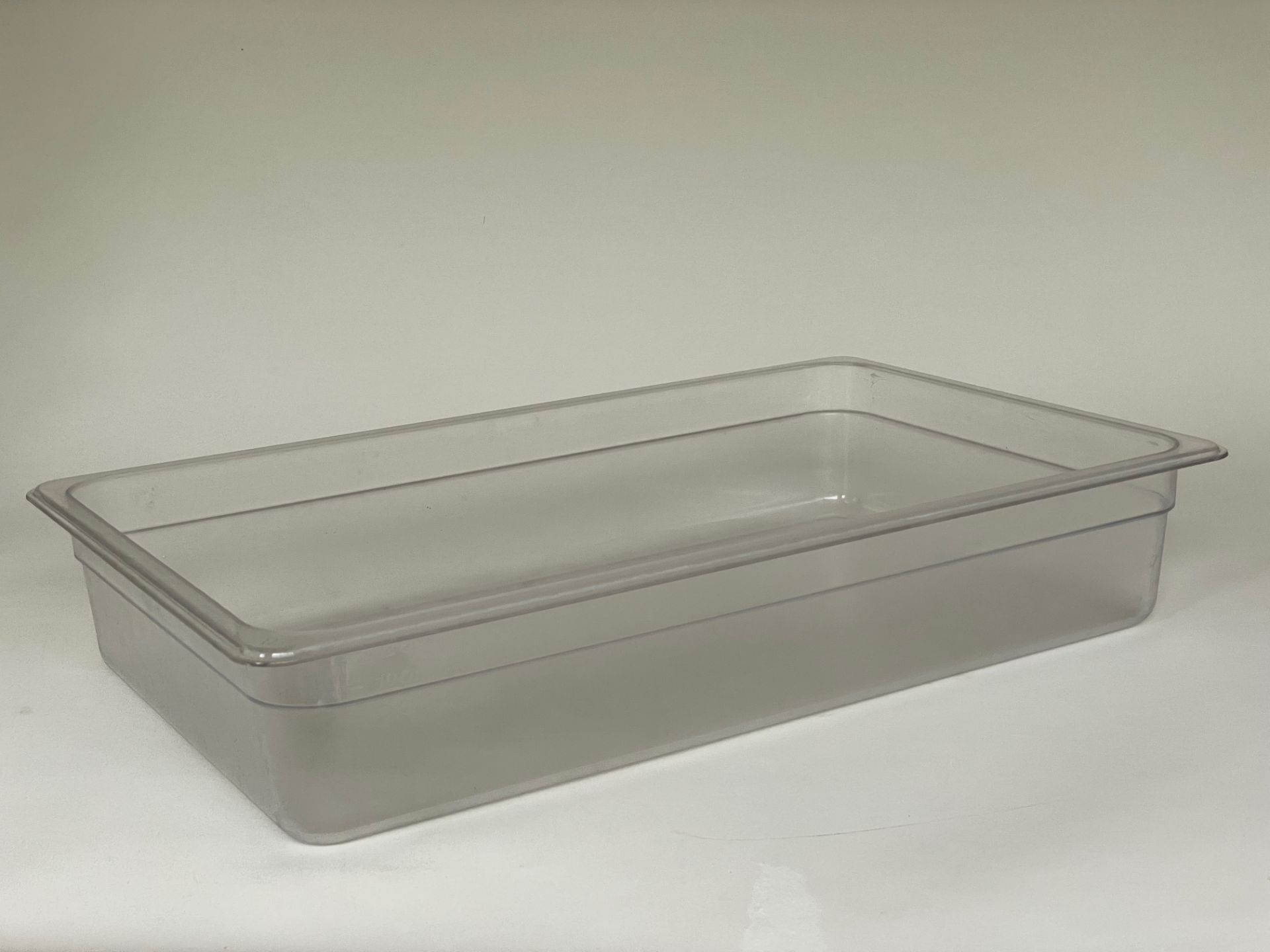 Vogue Polycarbonate 1/1 Gastronorm Container - Image 4 of 4