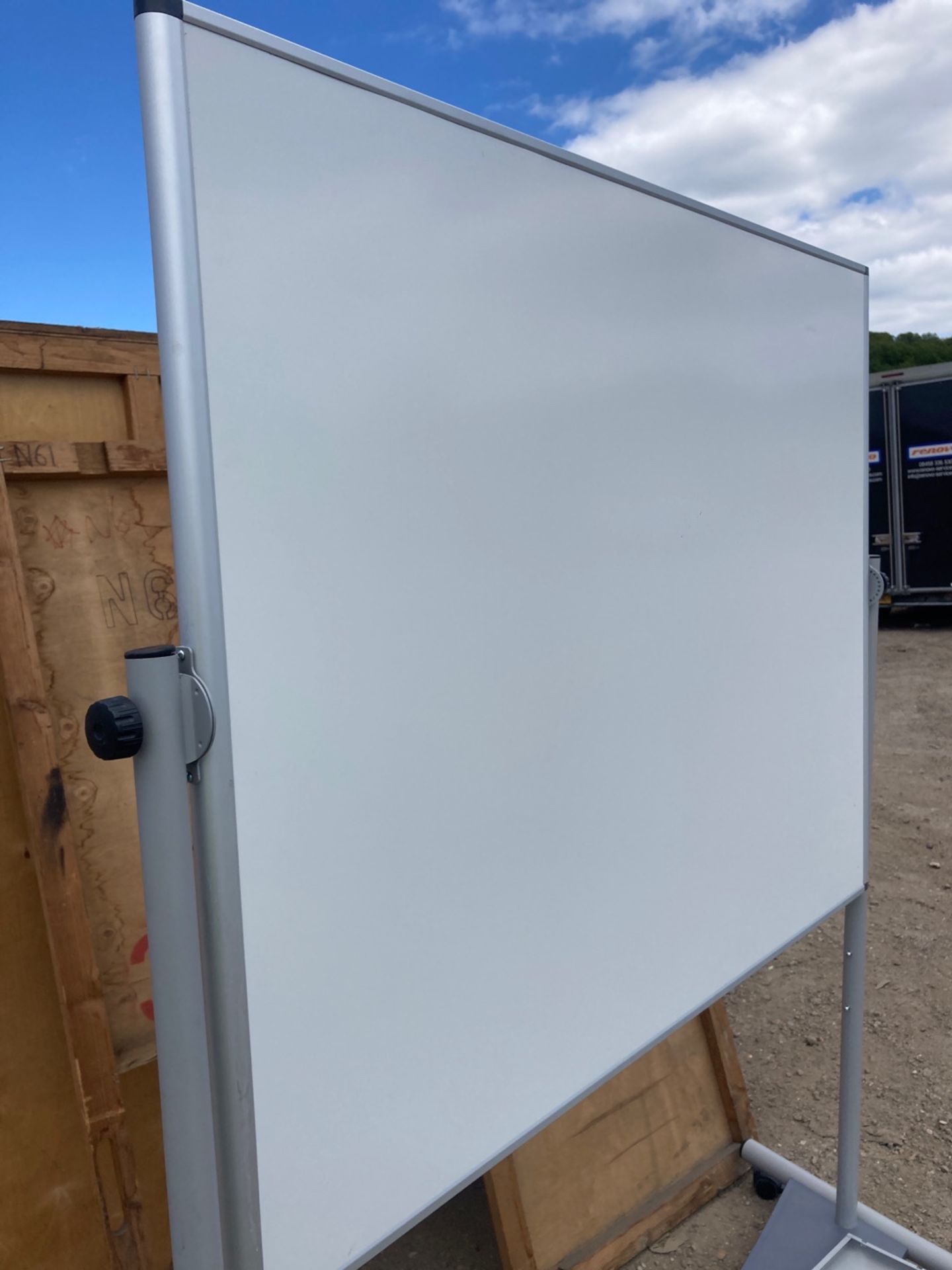 Large portable whiteboard - Image 3 of 3