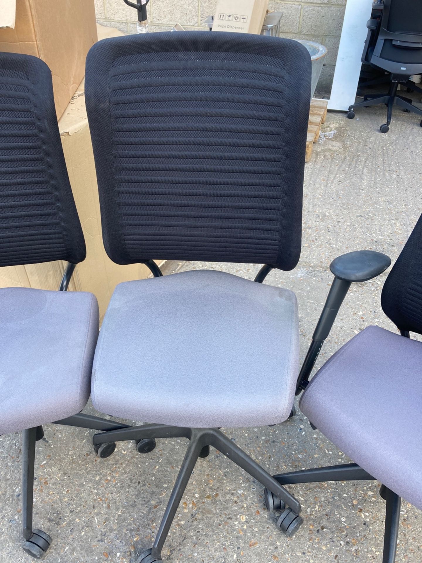 Office chairs x3 - Image 2 of 3