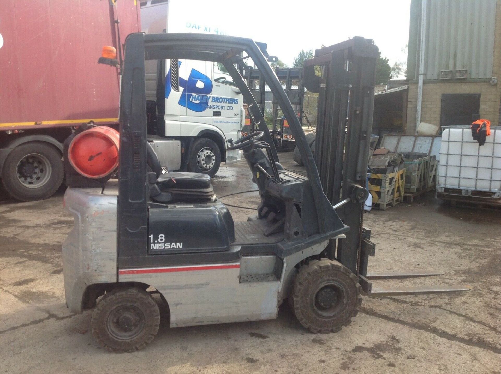 Nissan 1.8 ton gas forklift - Image 2 of 4