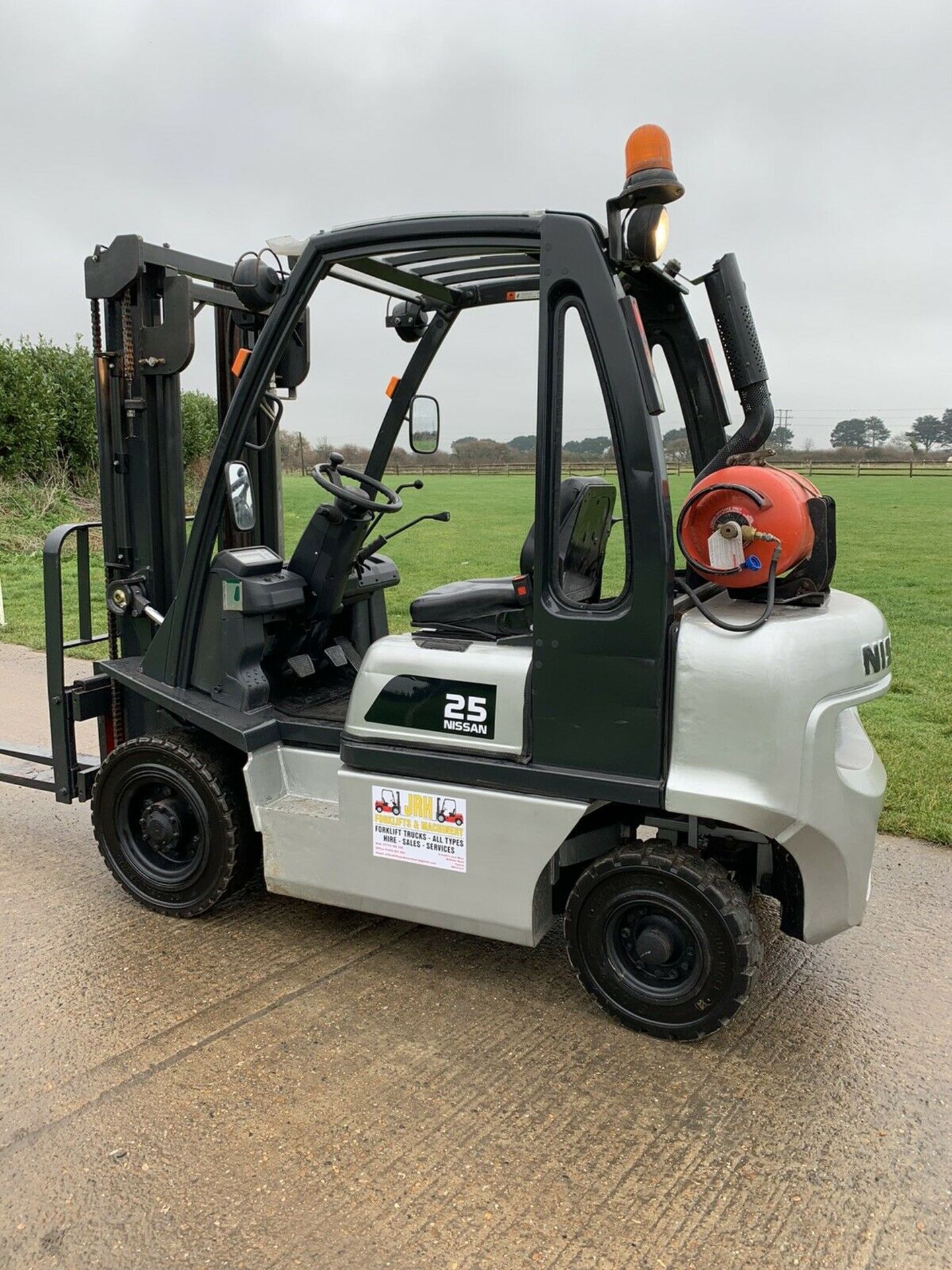 Nissan 2.5 Tonne Gas Forklift - Image 6 of 6