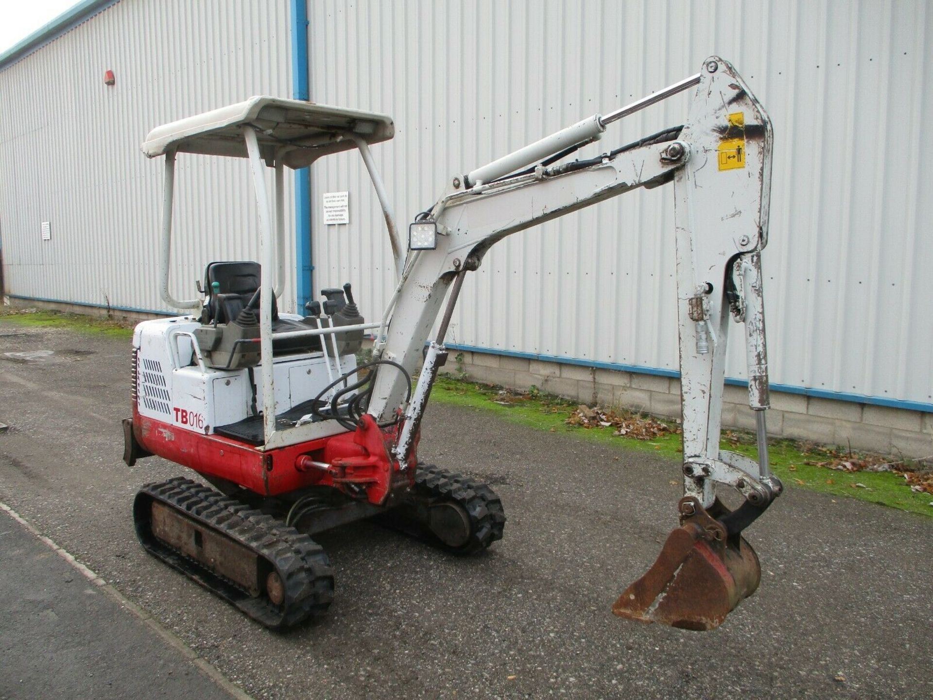 2009 Takeuchi TB016 mini digger excavator expanding tracks delivery arranged - Image 7 of 12