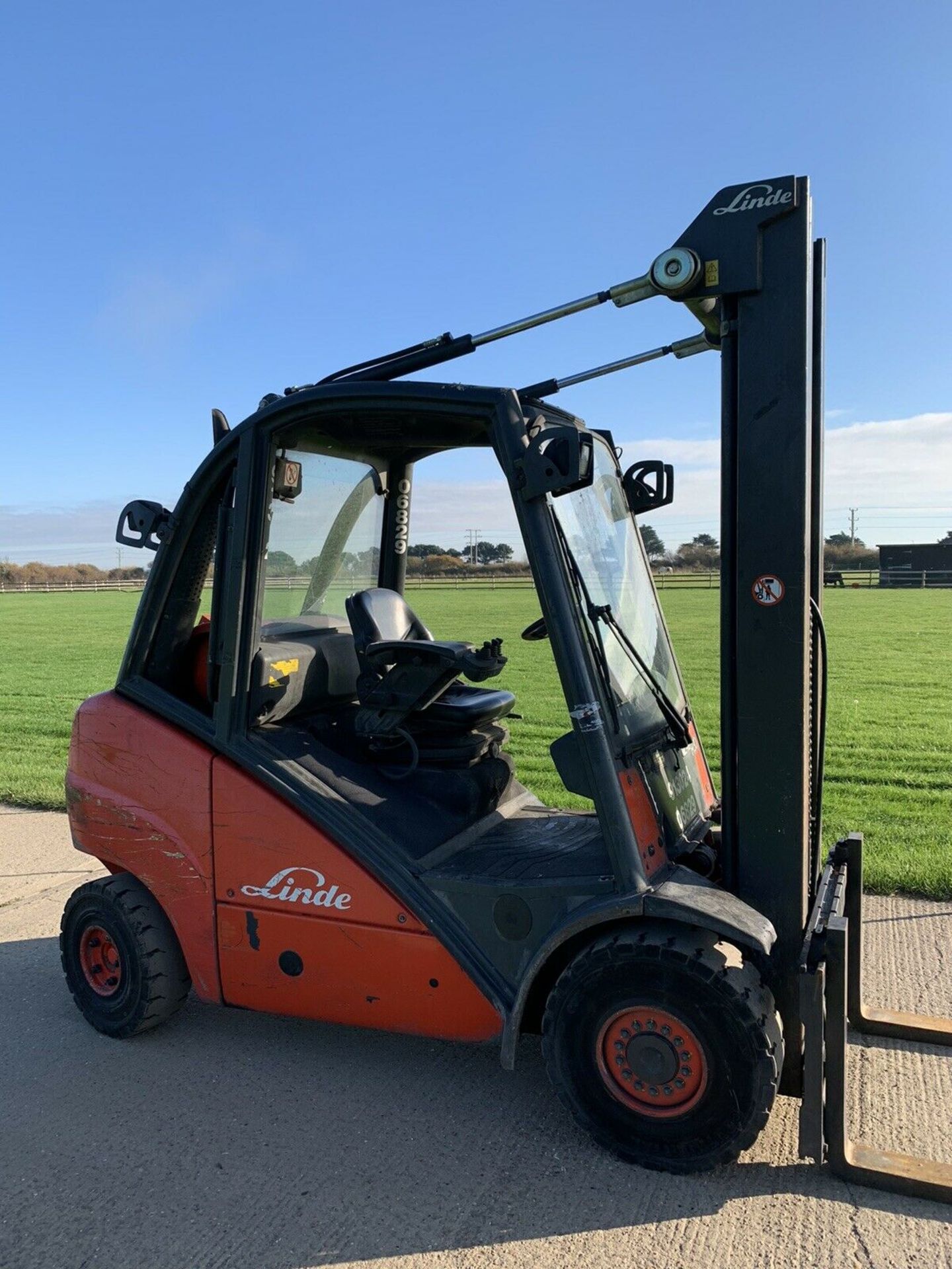 Linde H30 Gas Forklift 5.5 Triple Mast - Image 3 of 3