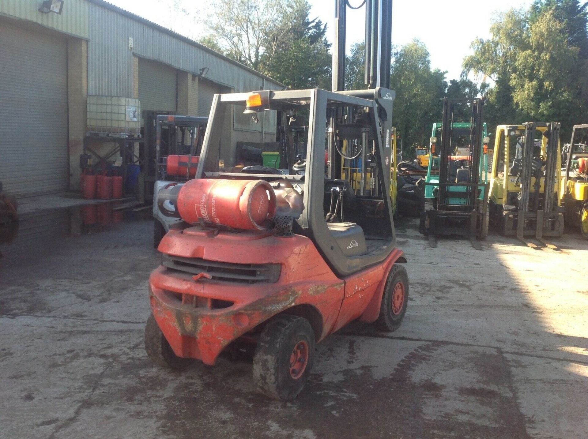 Linde 2 ton gas forklift - Image 2 of 6