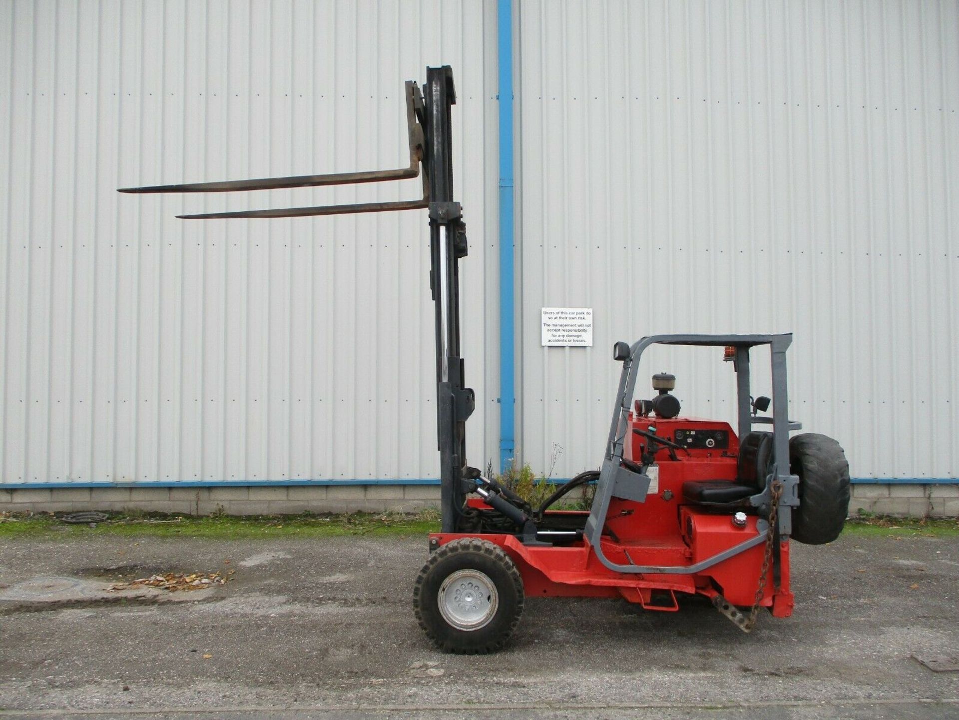 Moffett mounty truck mounted forklift fork lift poultry spec delivery arranged - Image 9 of 10