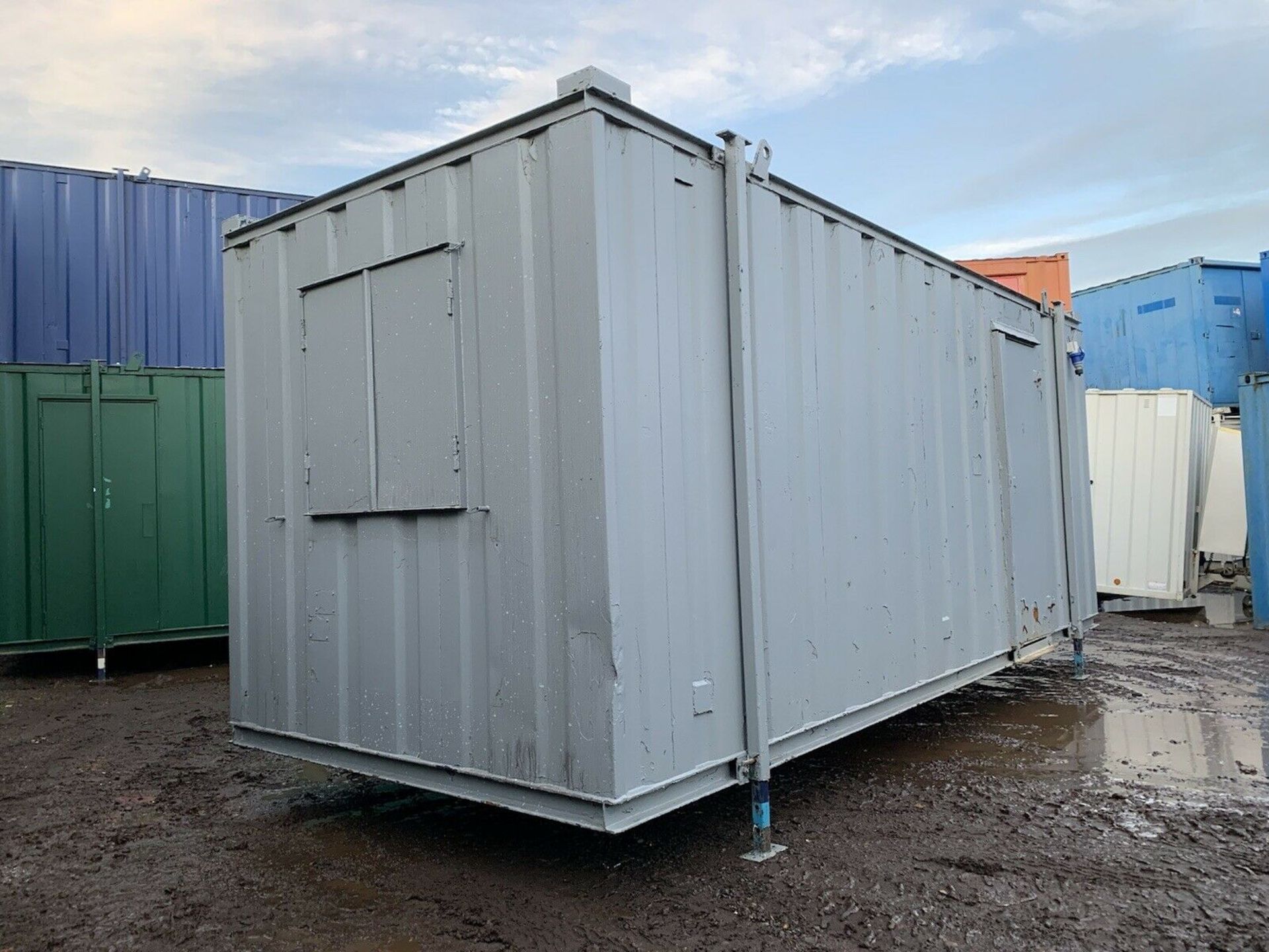 Site Office Portable Cabin 20ft Welfare Unit Anti Vandal Steel Container - Image 2 of 6
