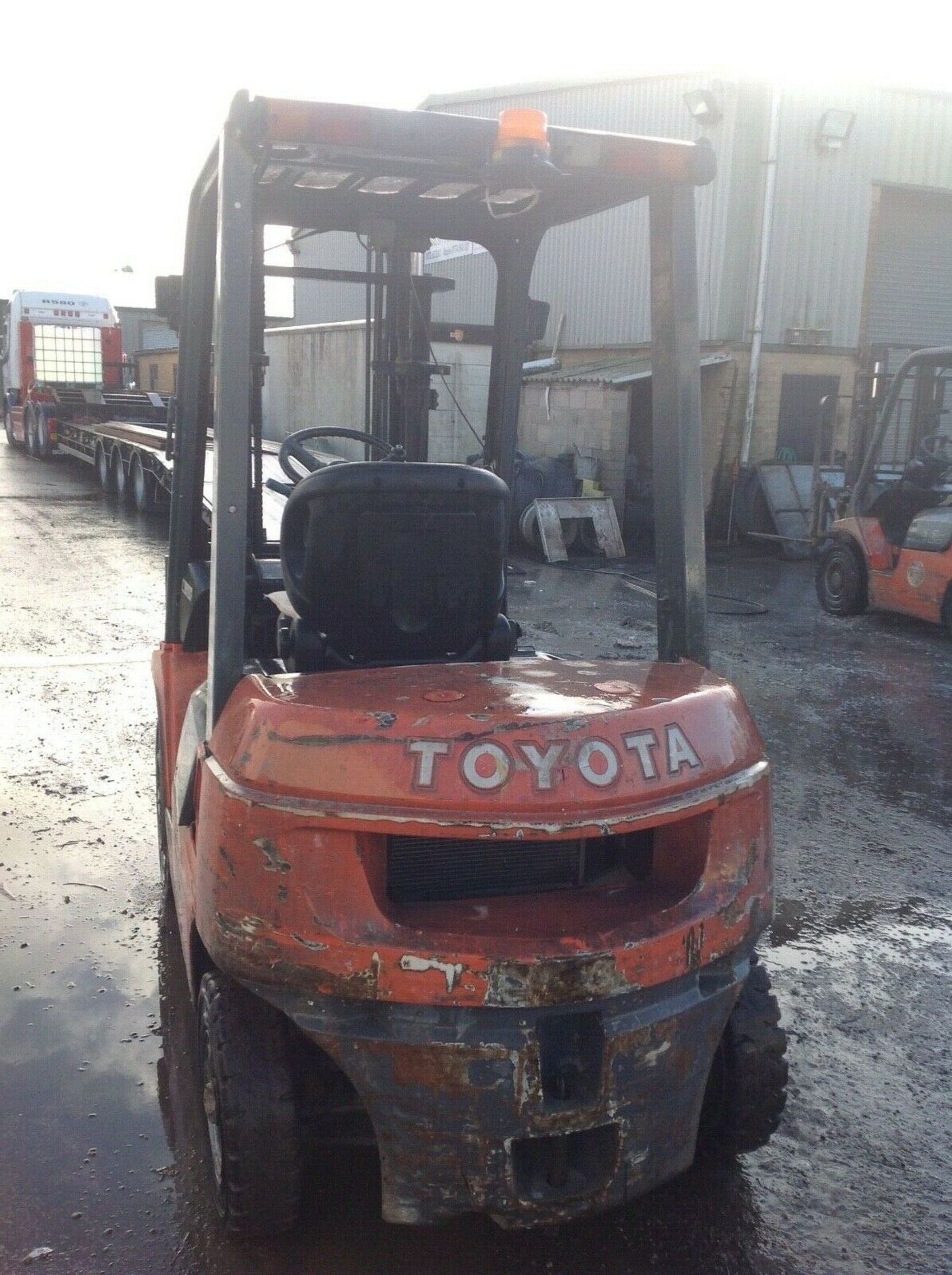 Toyota 2.0 ton diesel forklift - Image 4 of 6