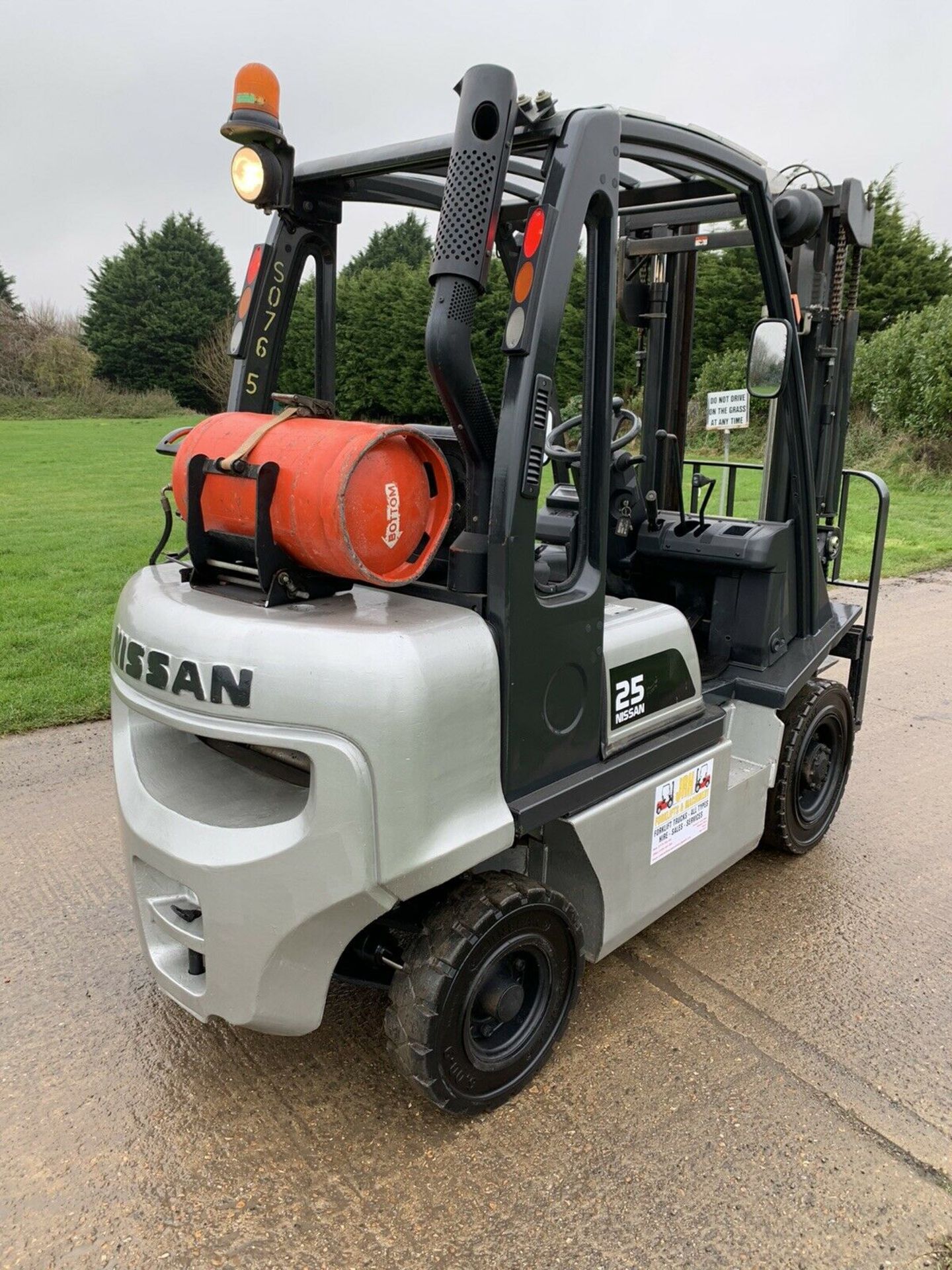 Nissan 2.5 Tonne Gas Forklift - Image 5 of 6