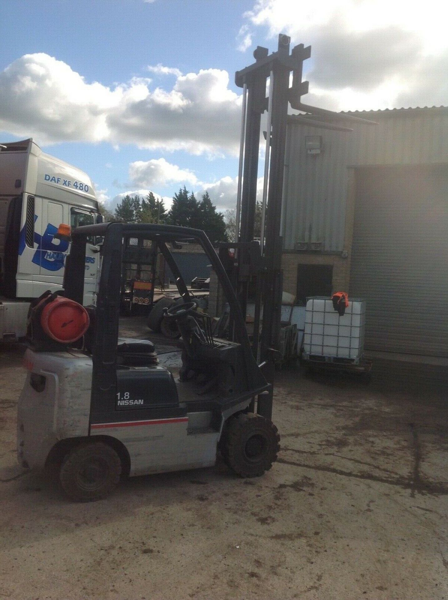 Nissan 1.8 ton gas forklift - Image 3 of 4
