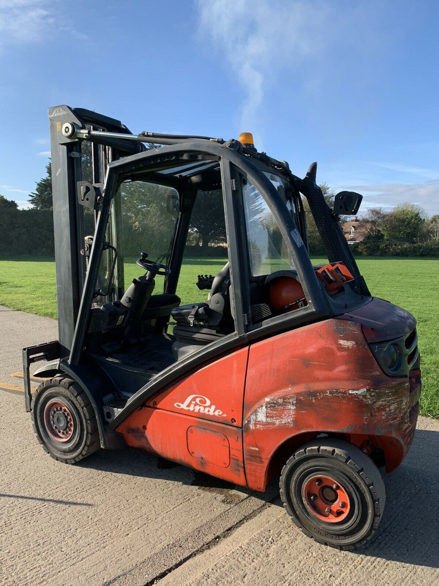 Linde H30 Gas Forklift 5.5 Triple Mast - Image 2 of 3