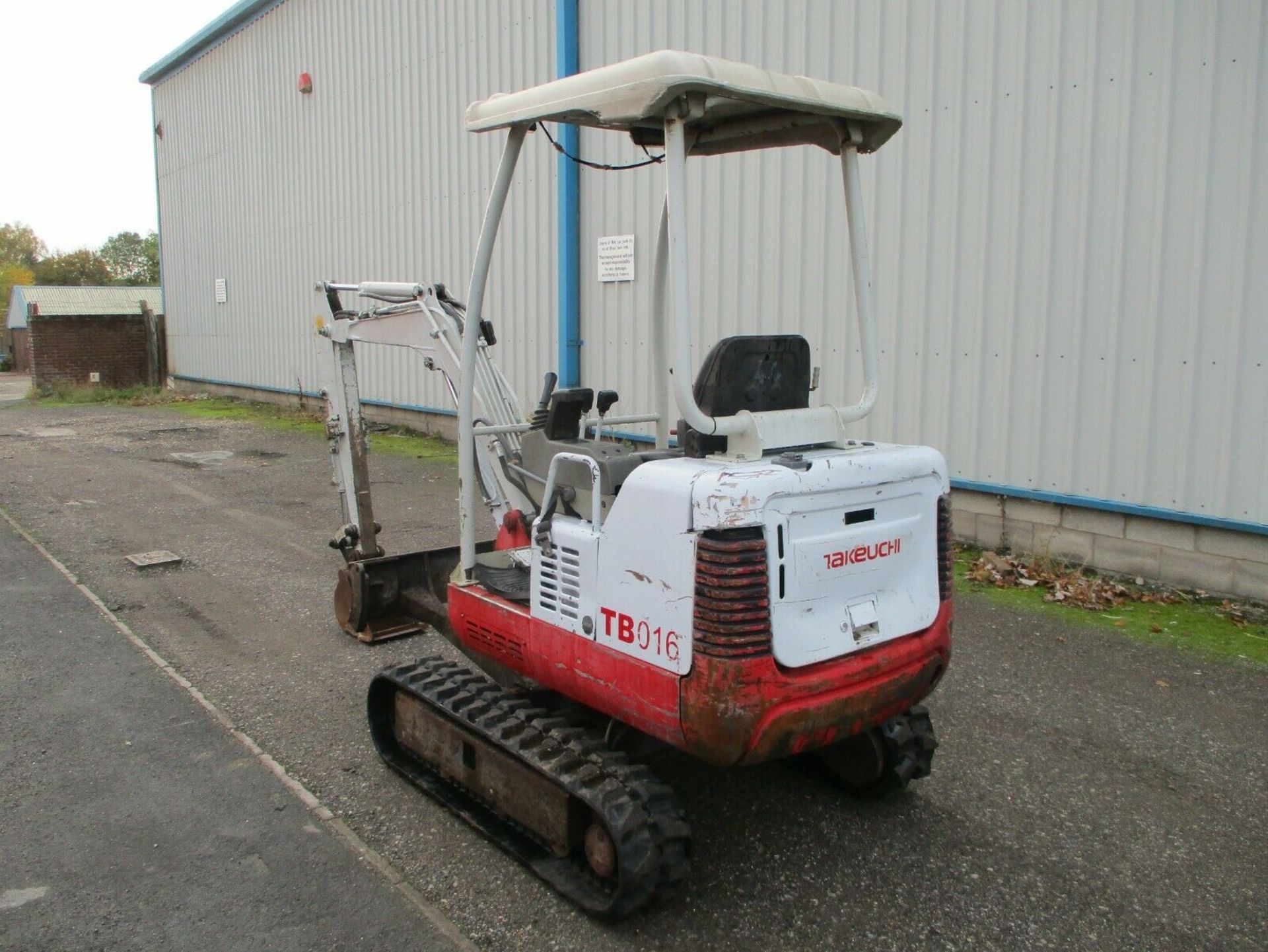2009 Takeuchi TB016 mini digger excavator expanding tracks delivery arranged - Image 4 of 12