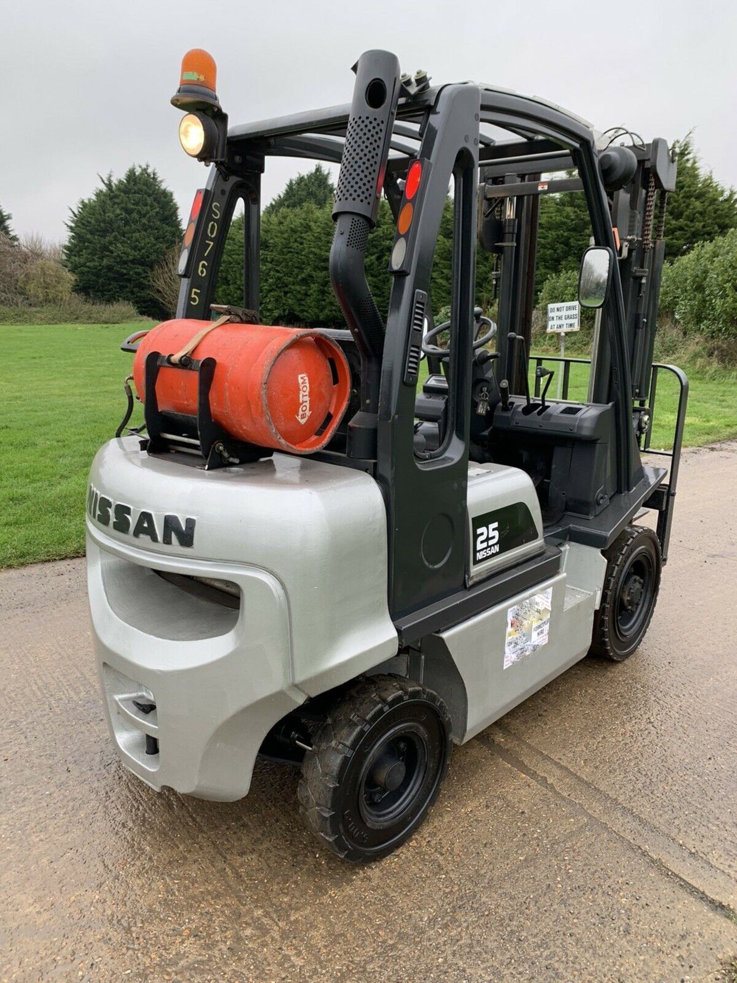 Nissan 2.5 Tonne Gas Forklift - Image 5 of 7